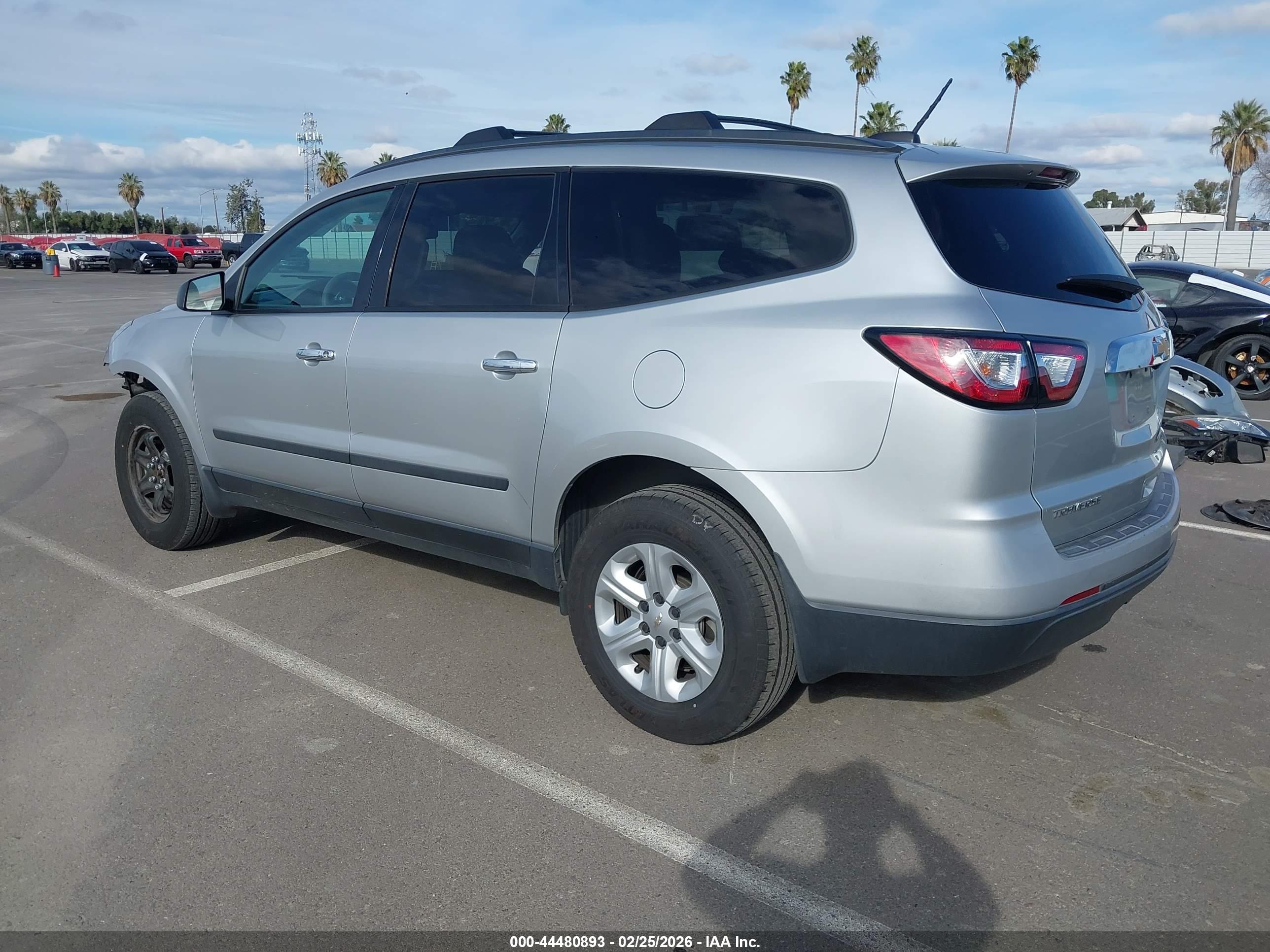 CHEVROLET TRAVERSE image 3