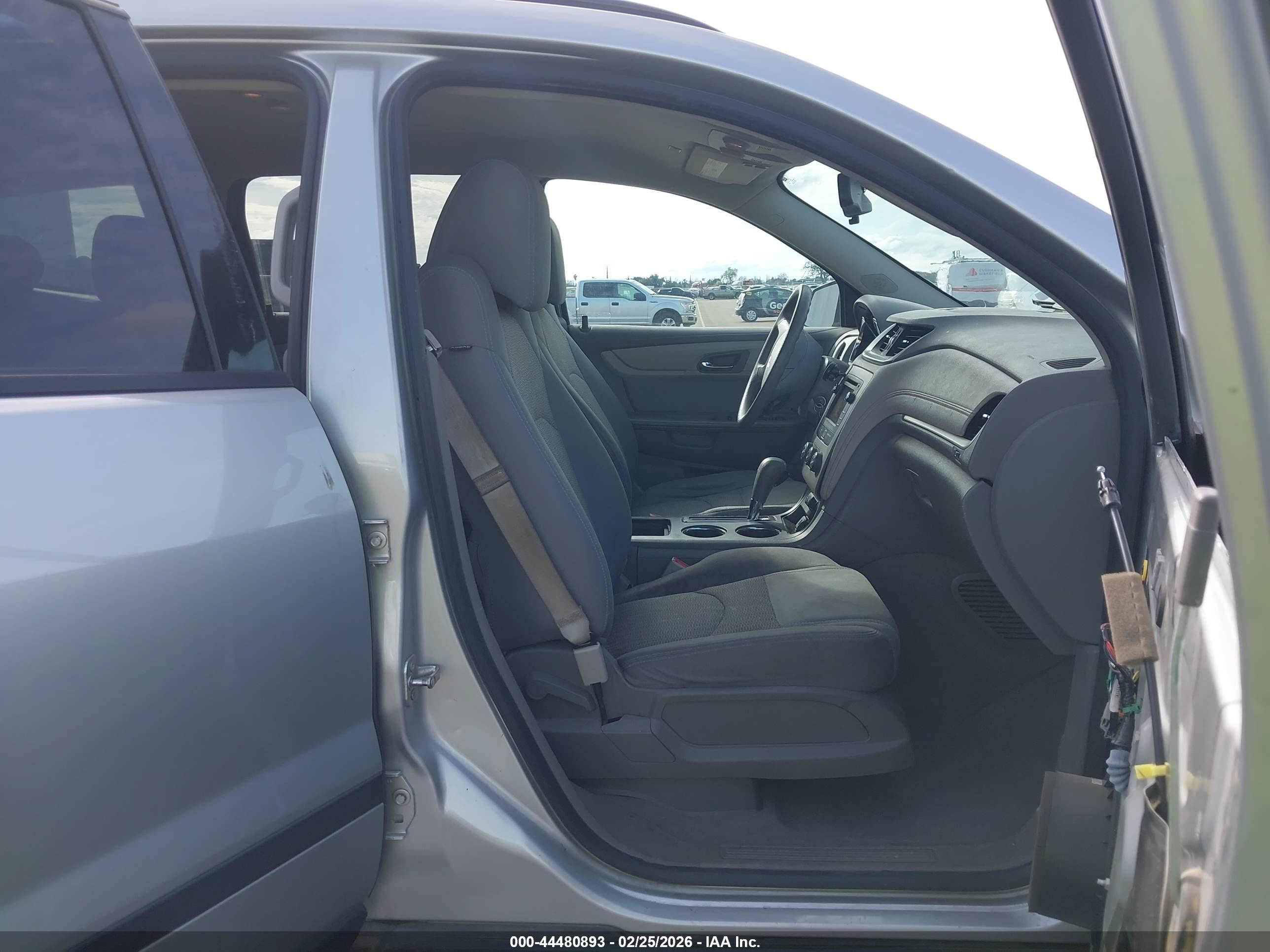 CHEVROLET TRAVERSE image 5