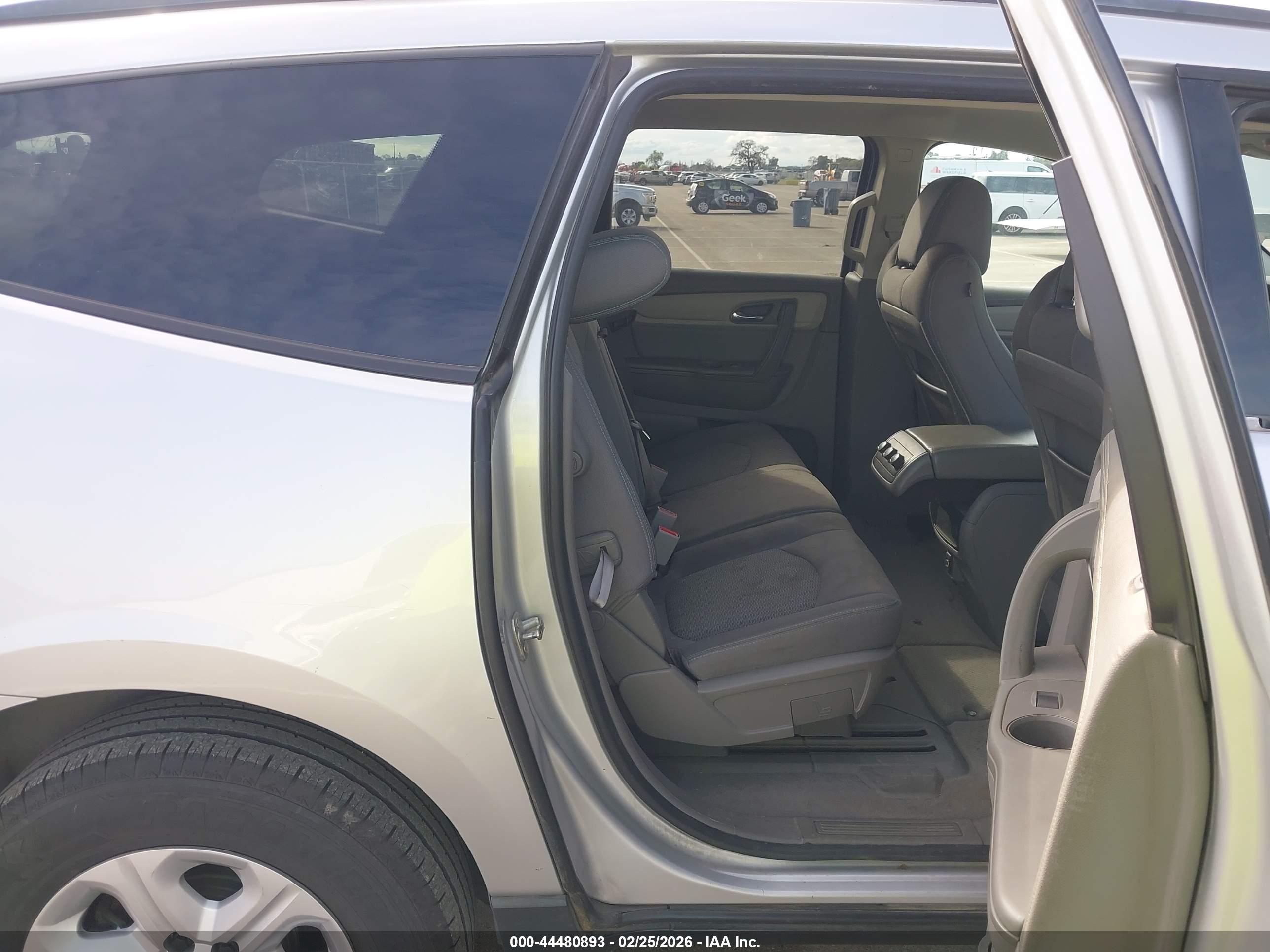 CHEVROLET TRAVERSE image 8