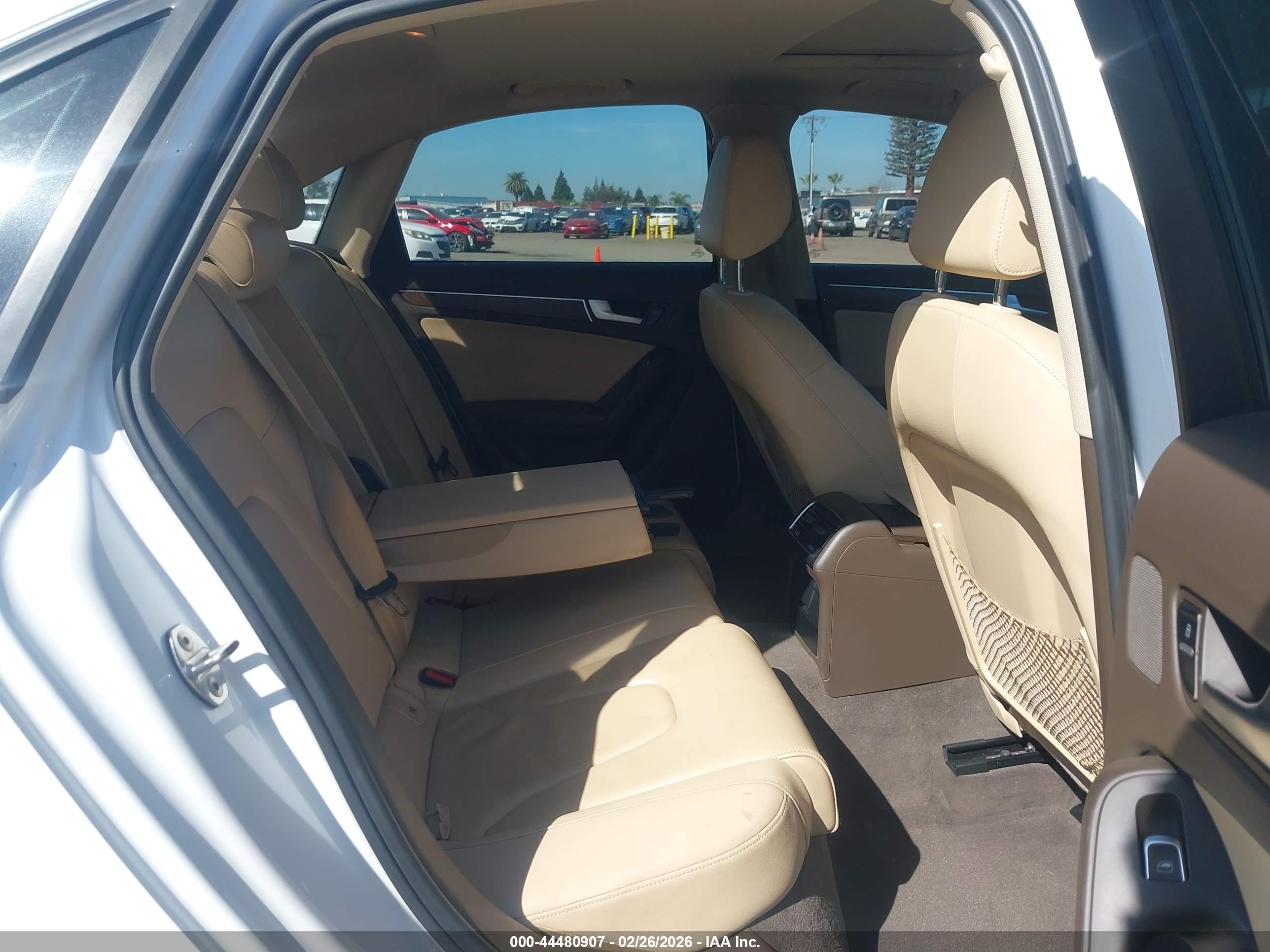AUDI A4 image 8