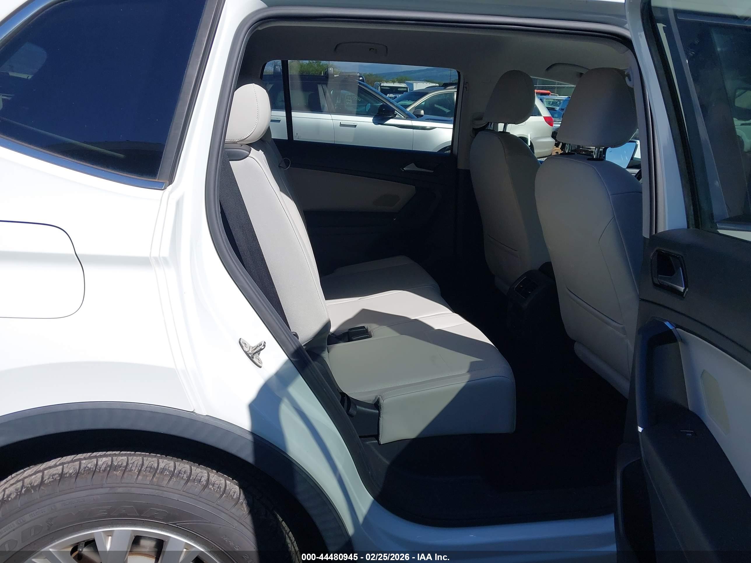 VOLKSWAGEN TIGUAN image 8