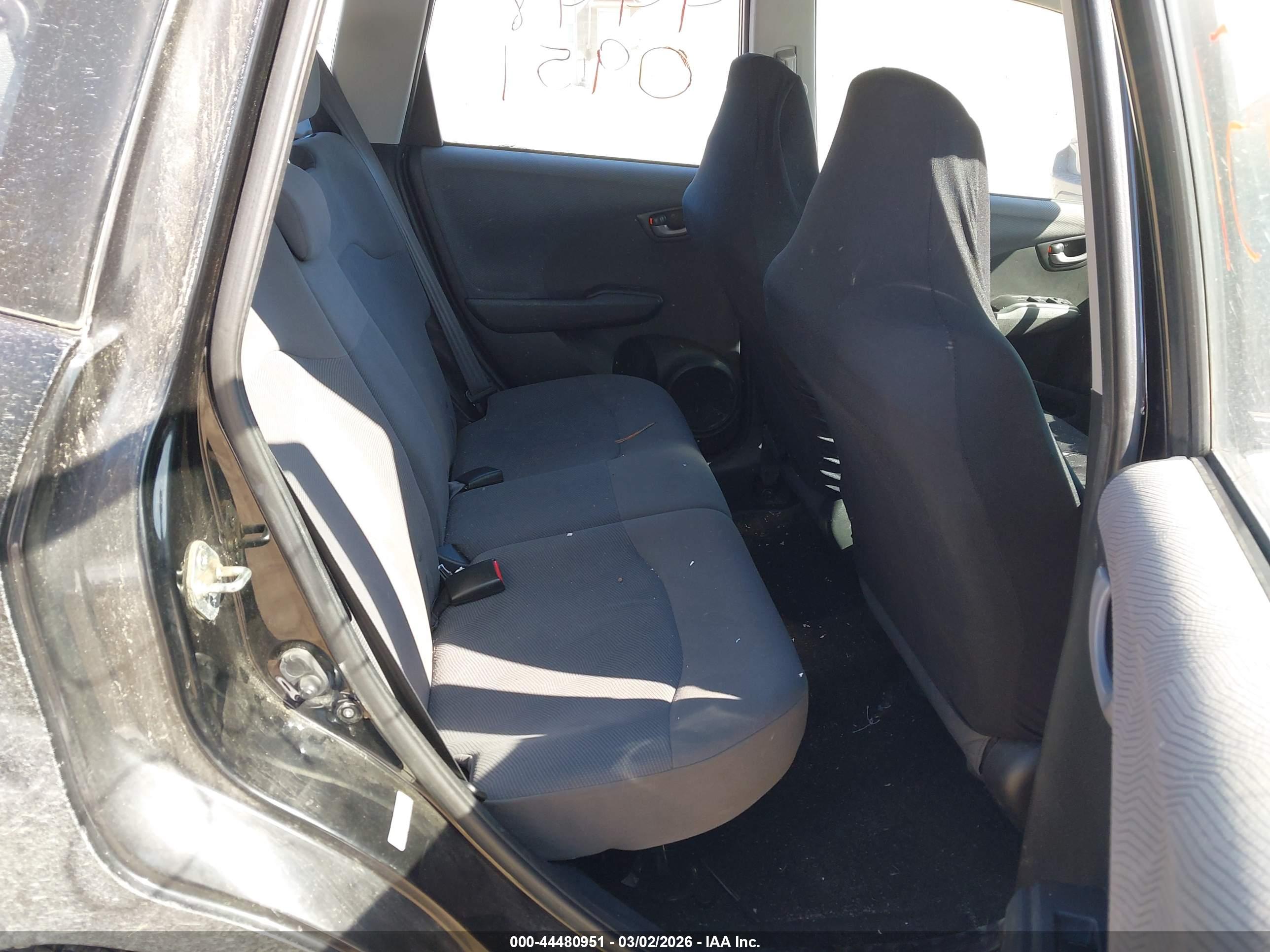 HONDA FIT image 8
