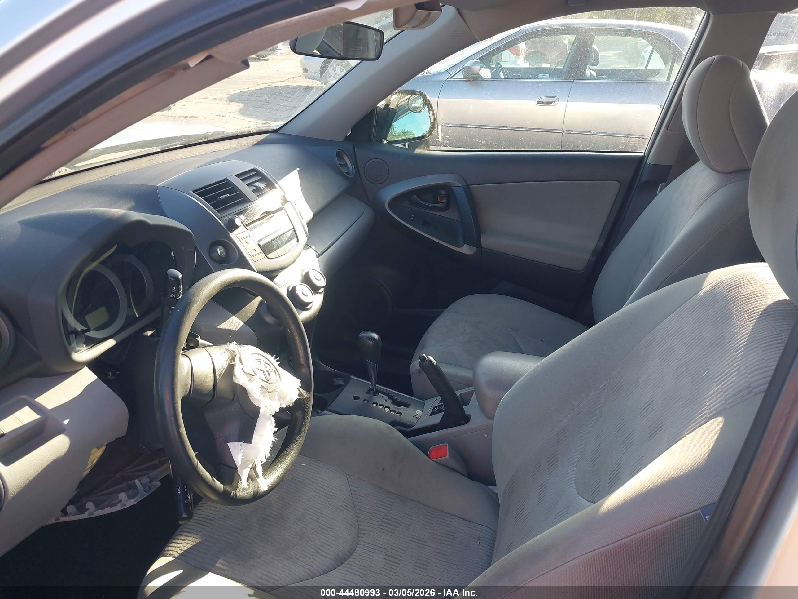 TOYOTA RAV4 image 5