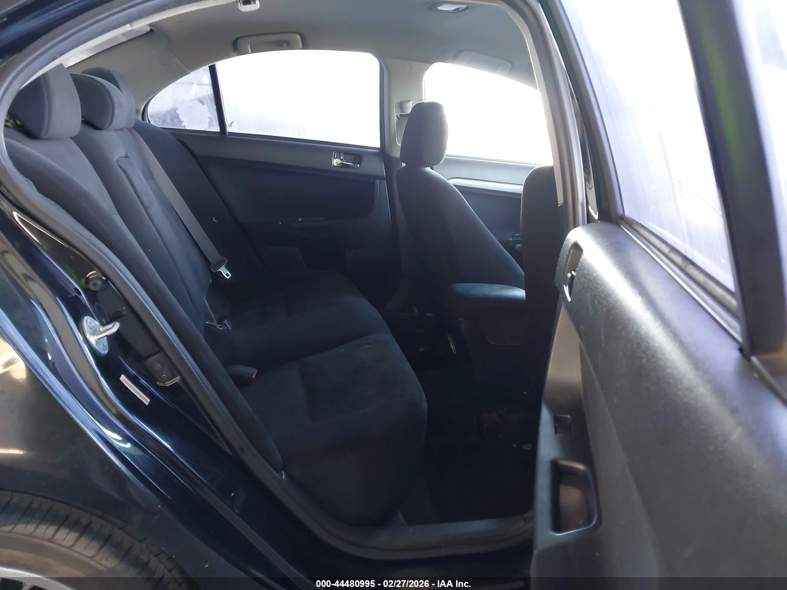 MITSUBISHI LANCER image 8