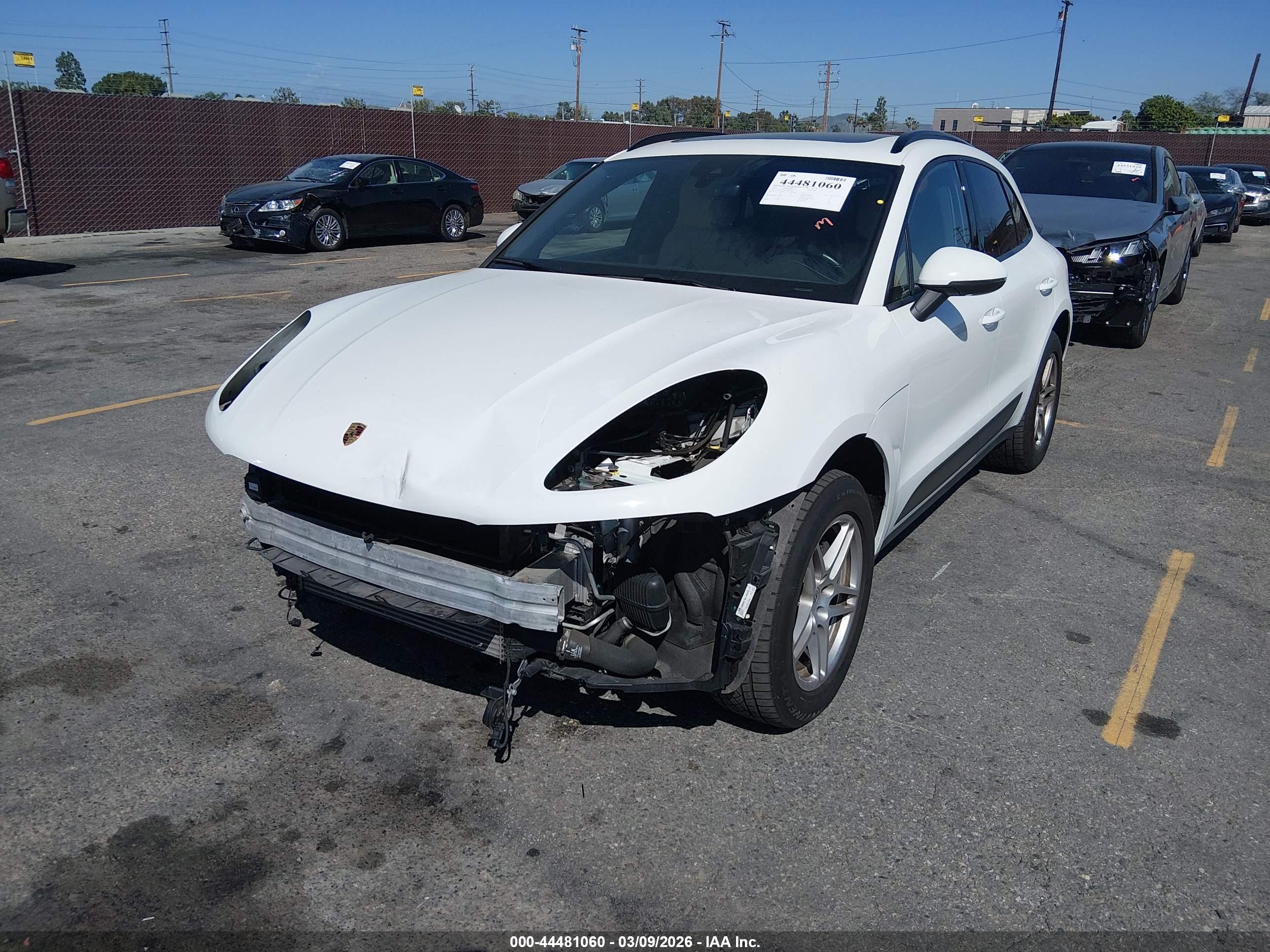PORSCHE MACAN image 2