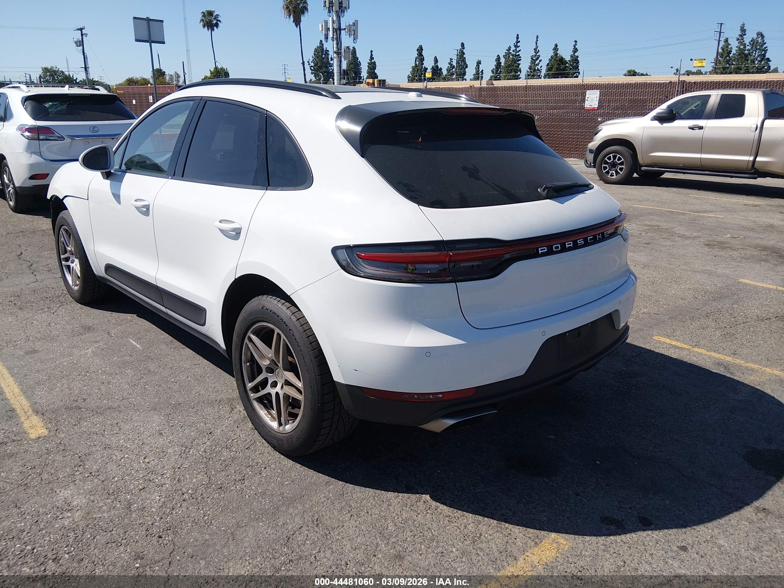 PORSCHE MACAN image 3