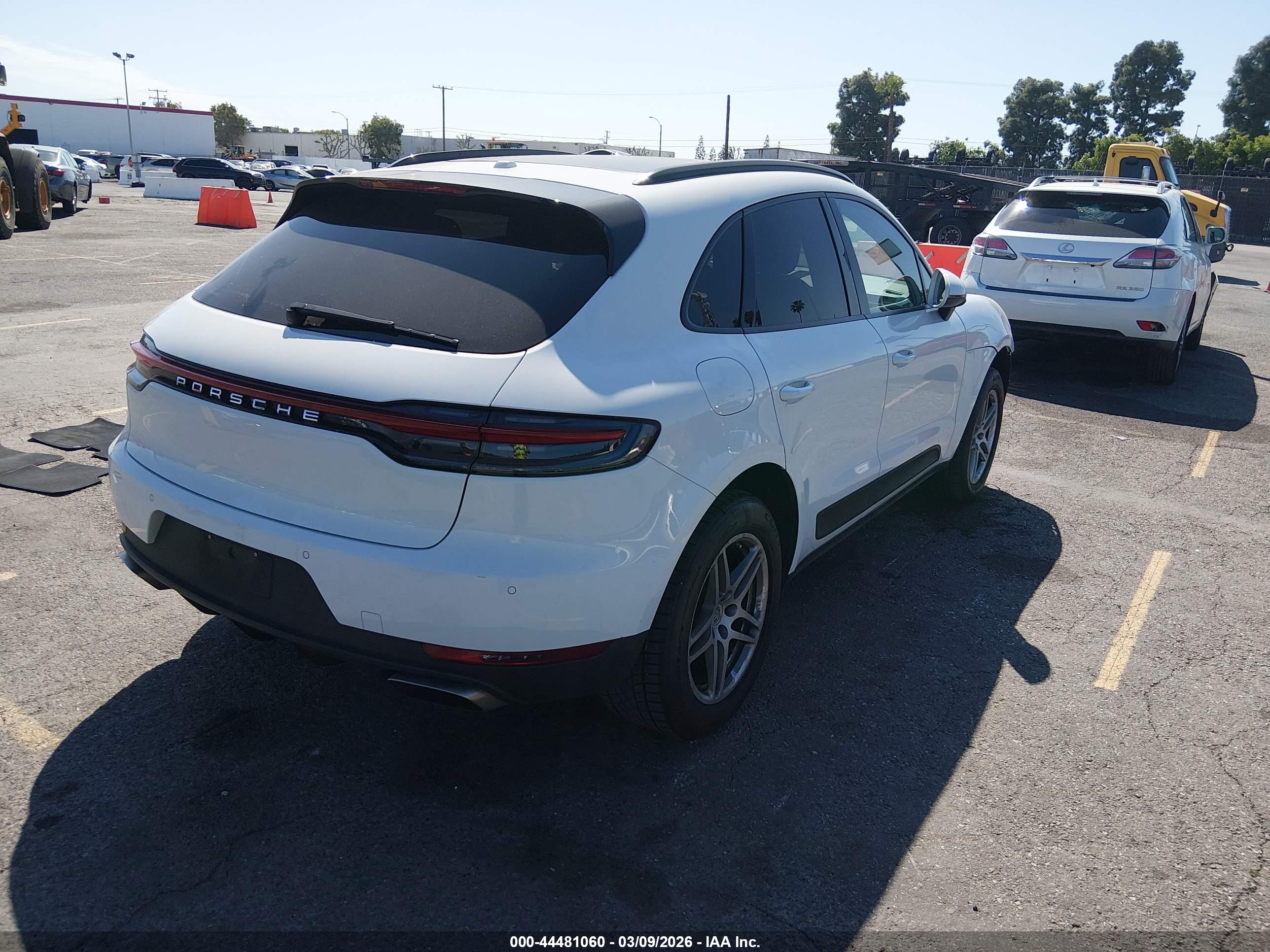 PORSCHE MACAN image 4