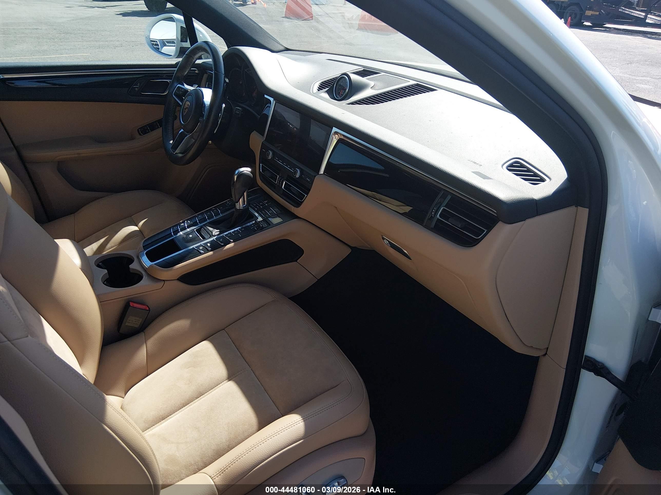 PORSCHE MACAN image 5