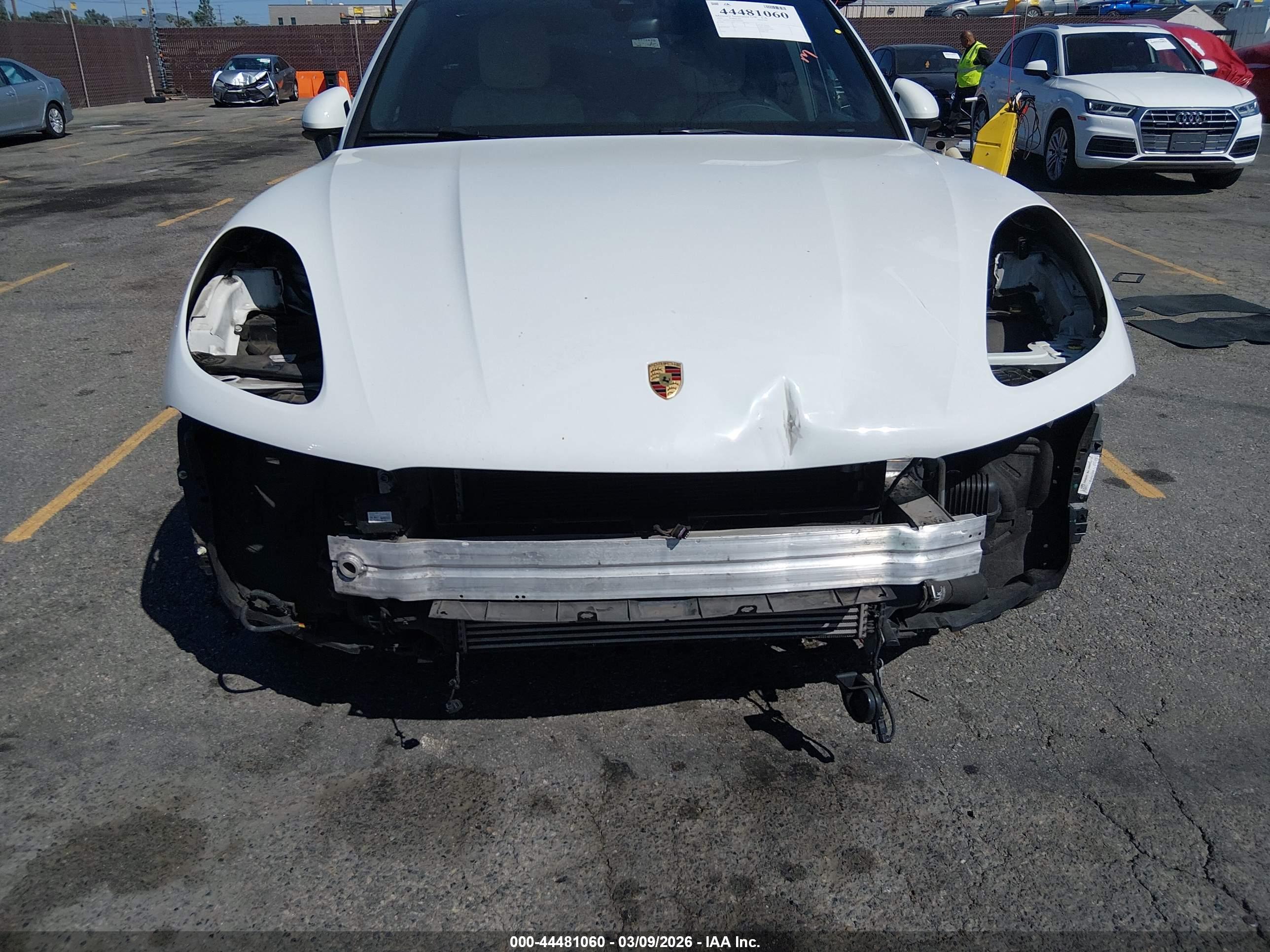 PORSCHE MACAN image 6