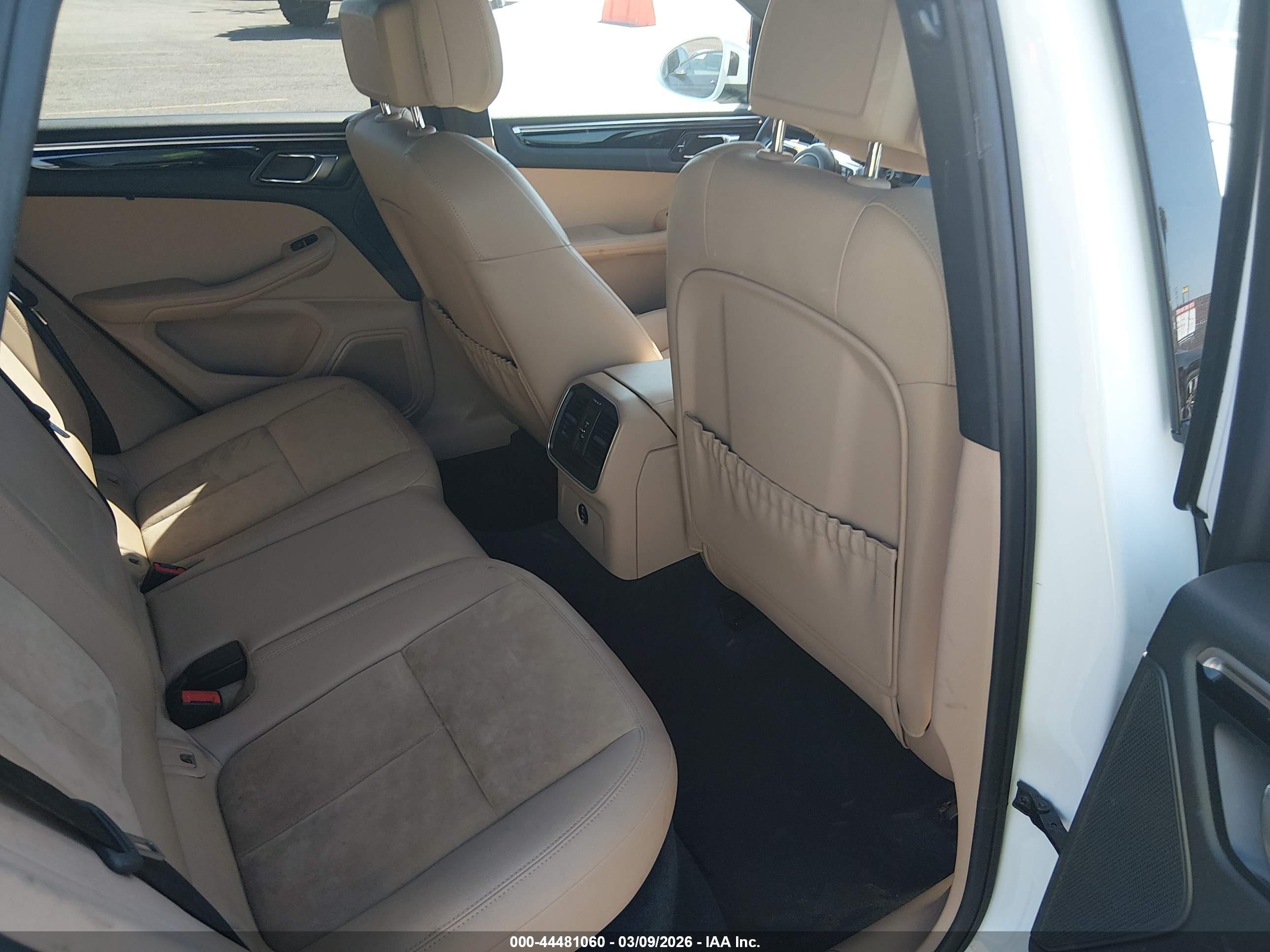 PORSCHE MACAN image 8