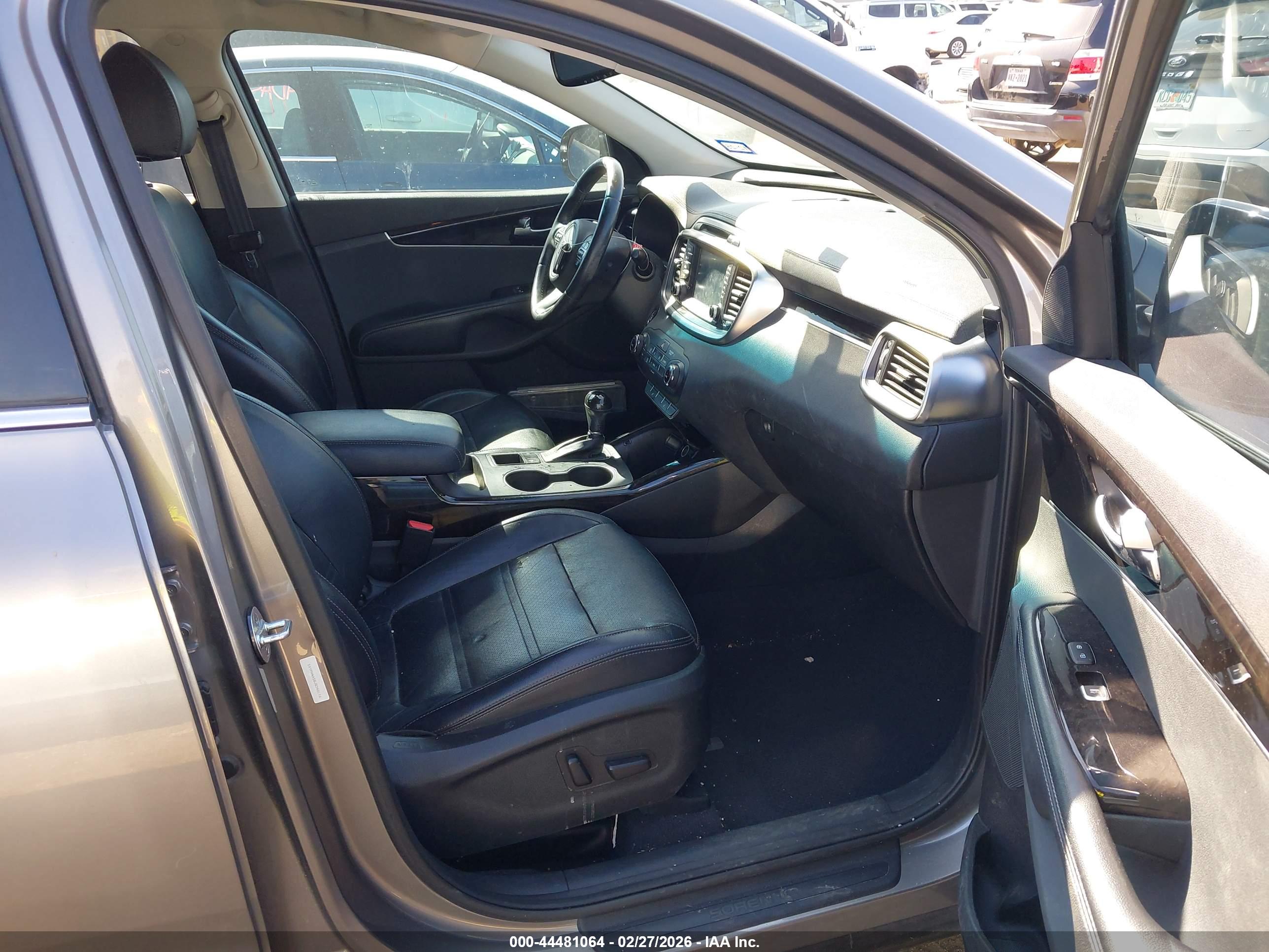 KIA SORENTO image 5