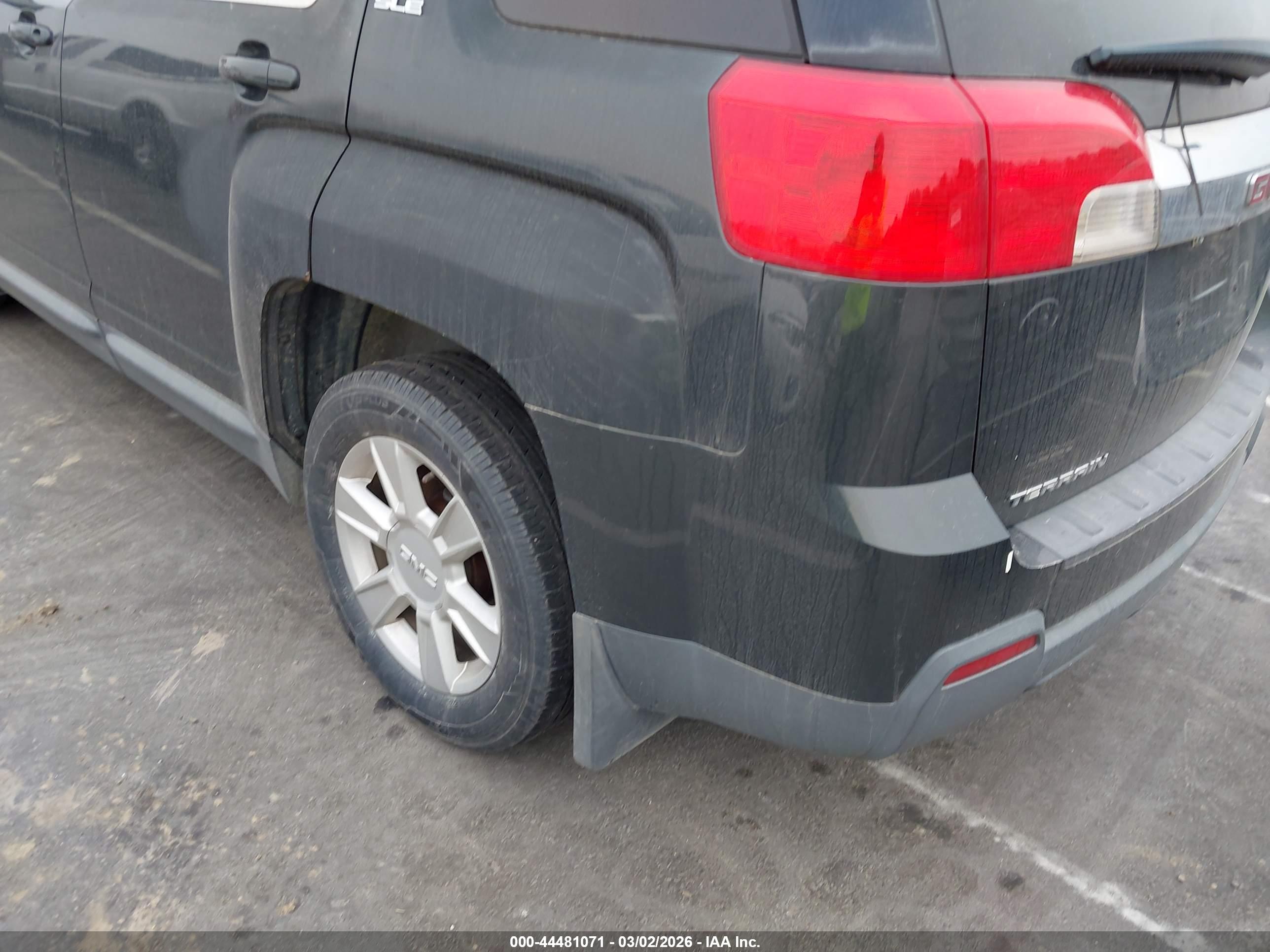 GMC TERRAIN image 6