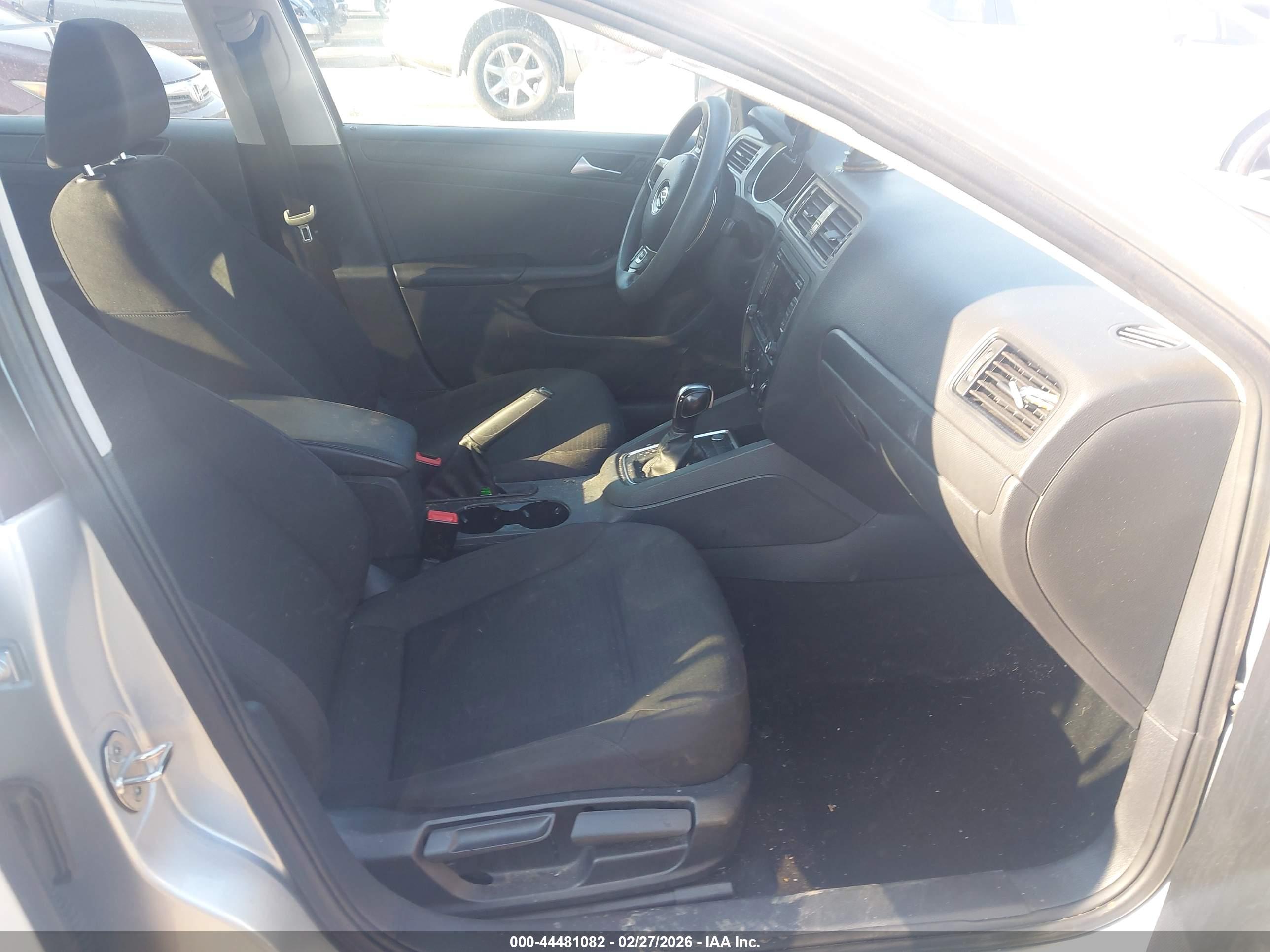 VOLKSWAGEN JETTA image 5