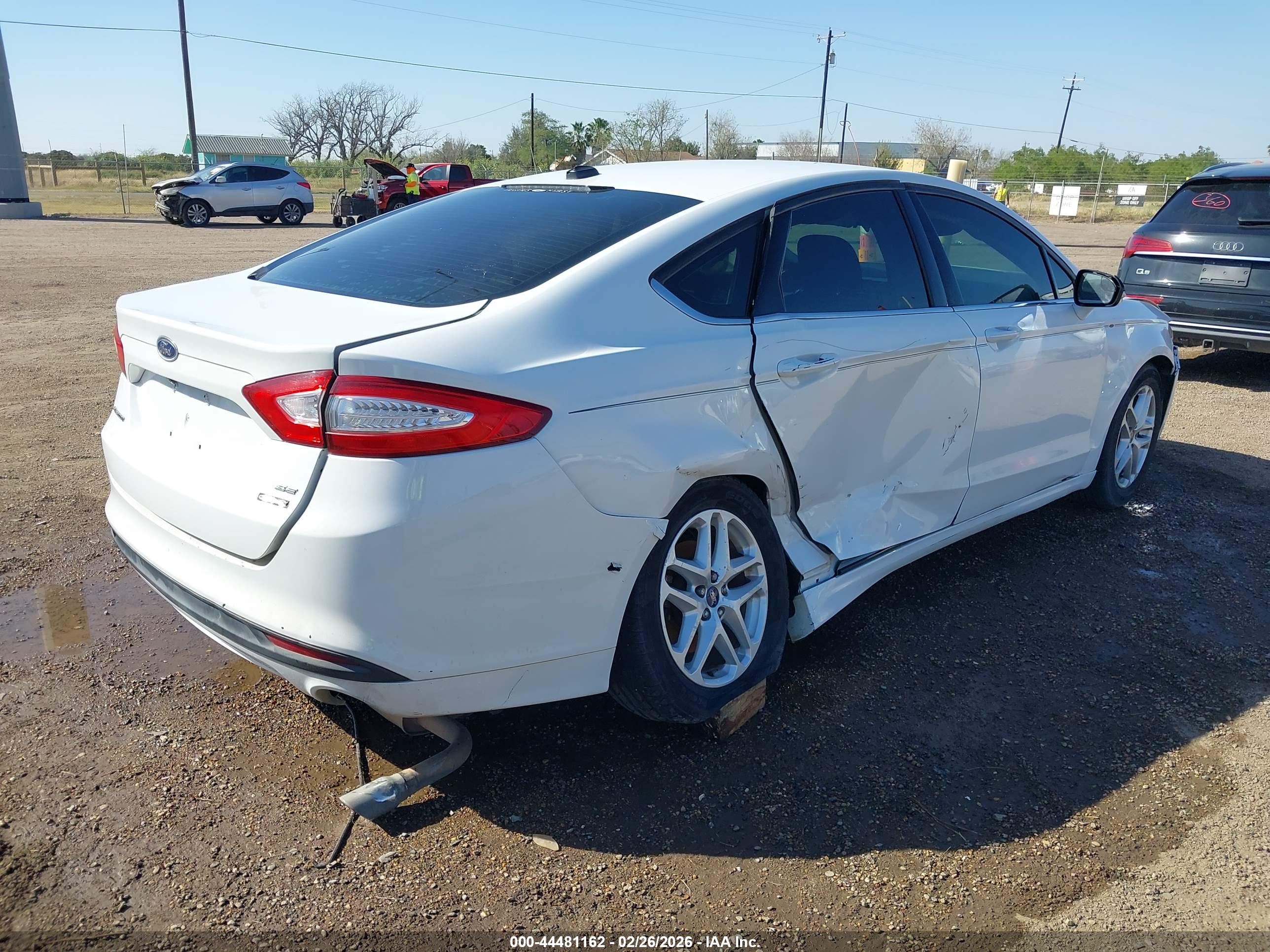 FORD FUSION image 4