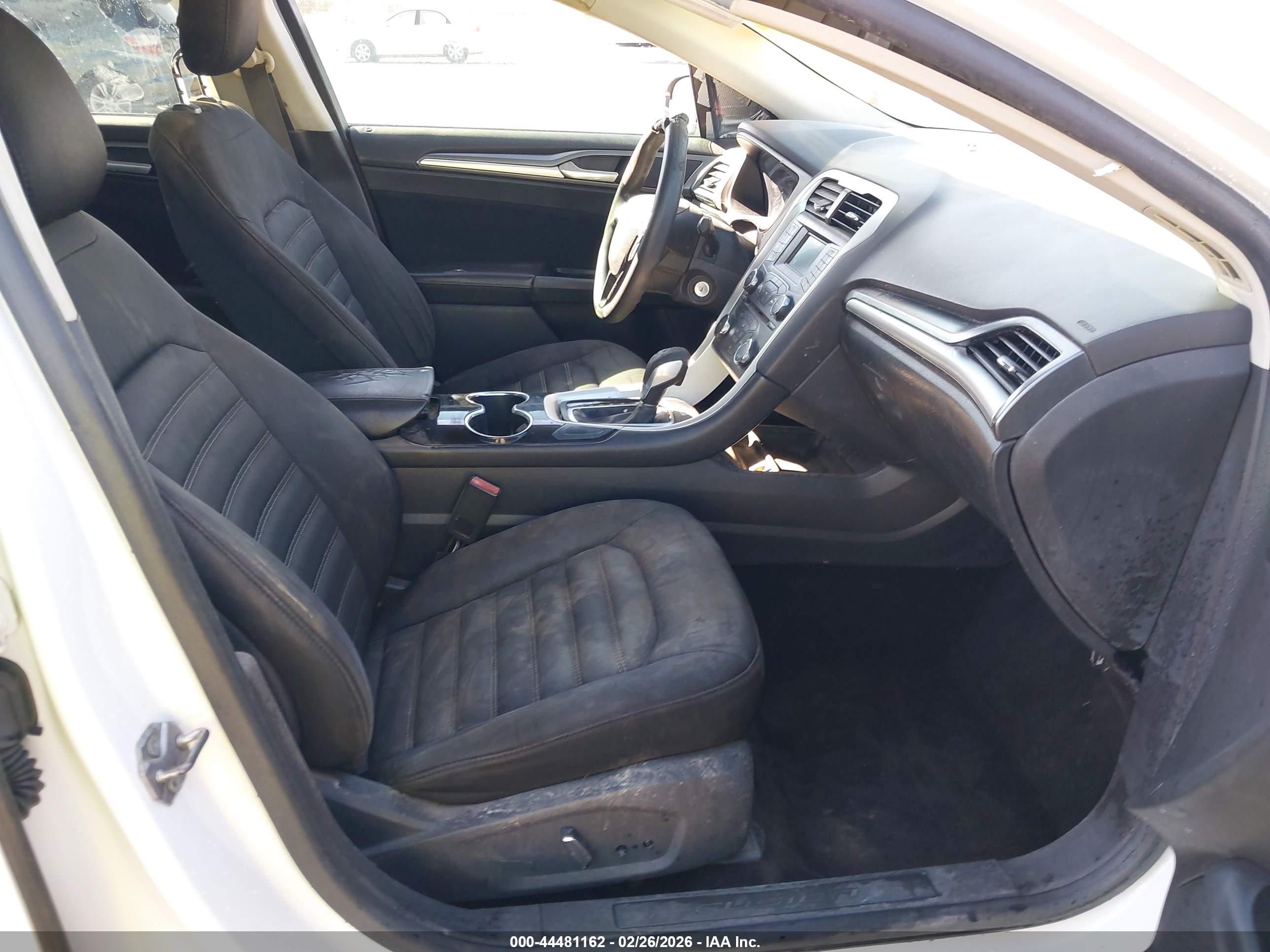 FORD FUSION image 5