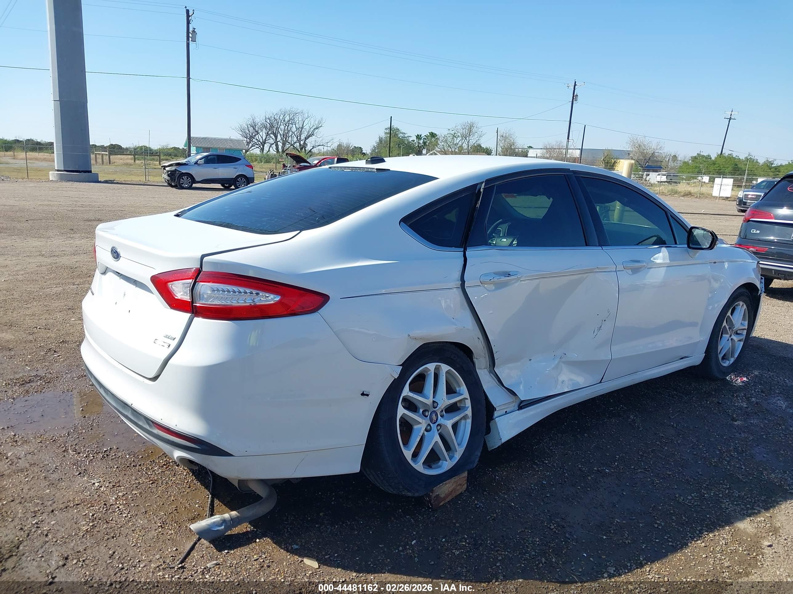 FORD FUSION image 6