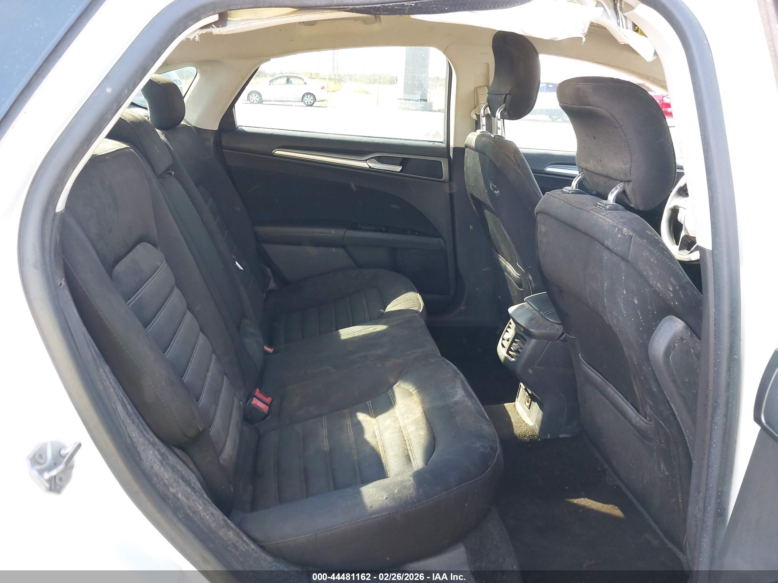 FORD FUSION image 8