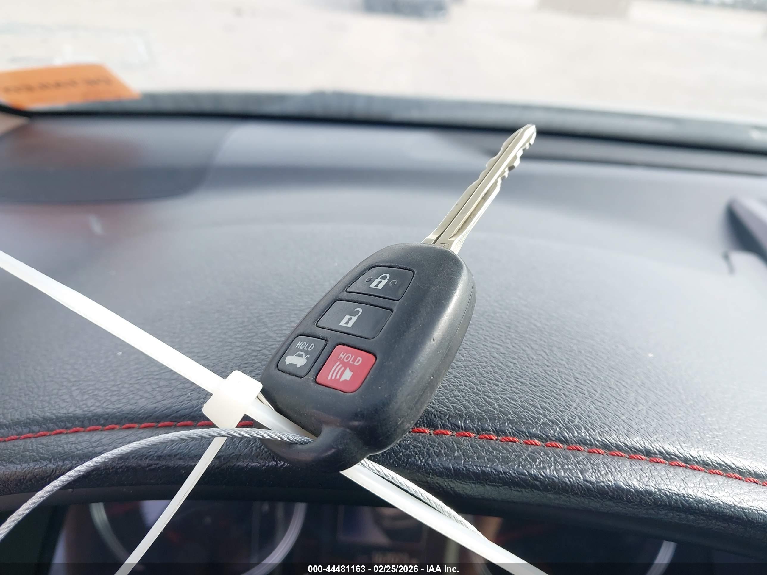 TOYOTA CAMRY image 11