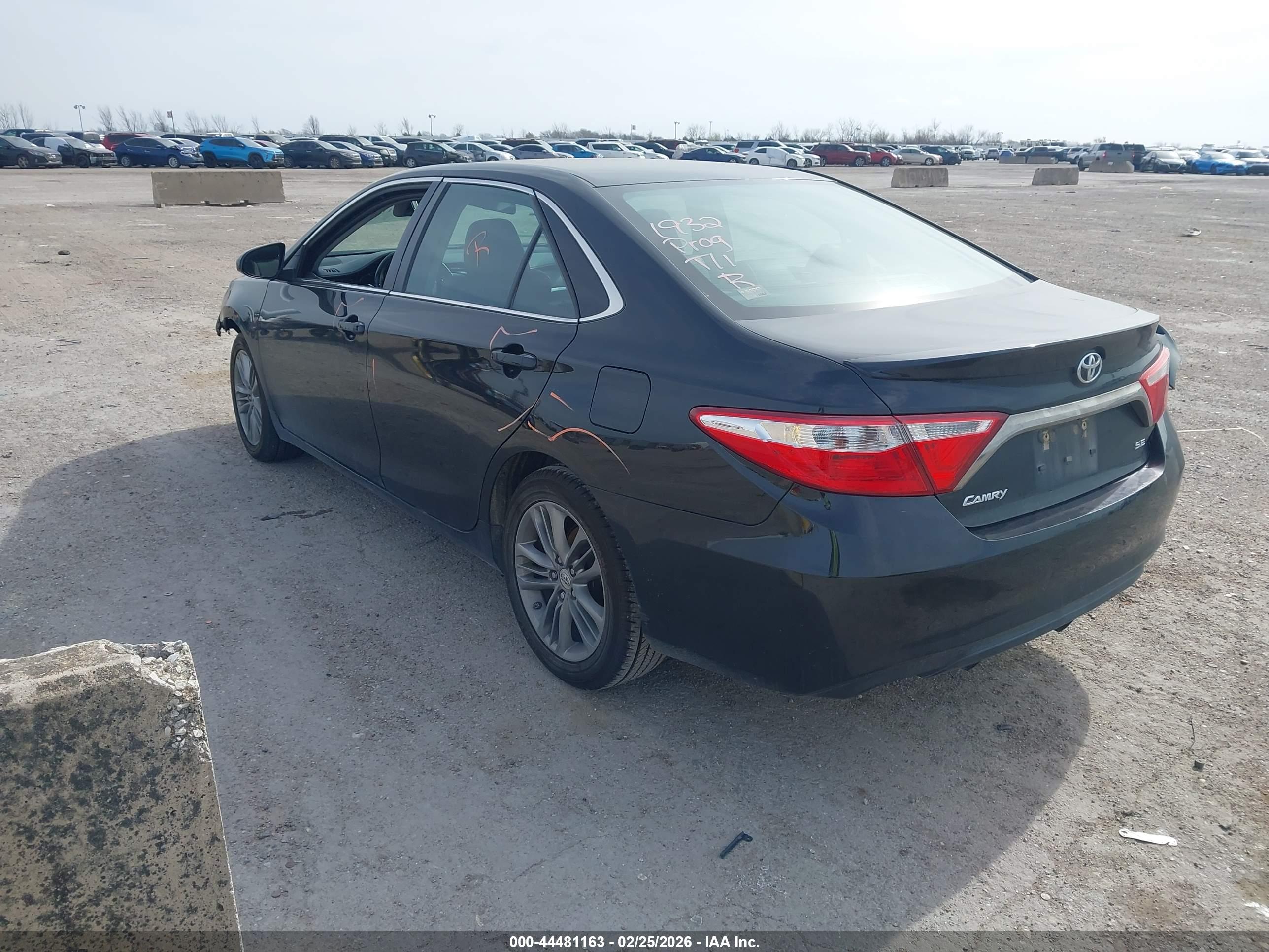 TOYOTA CAMRY image 3