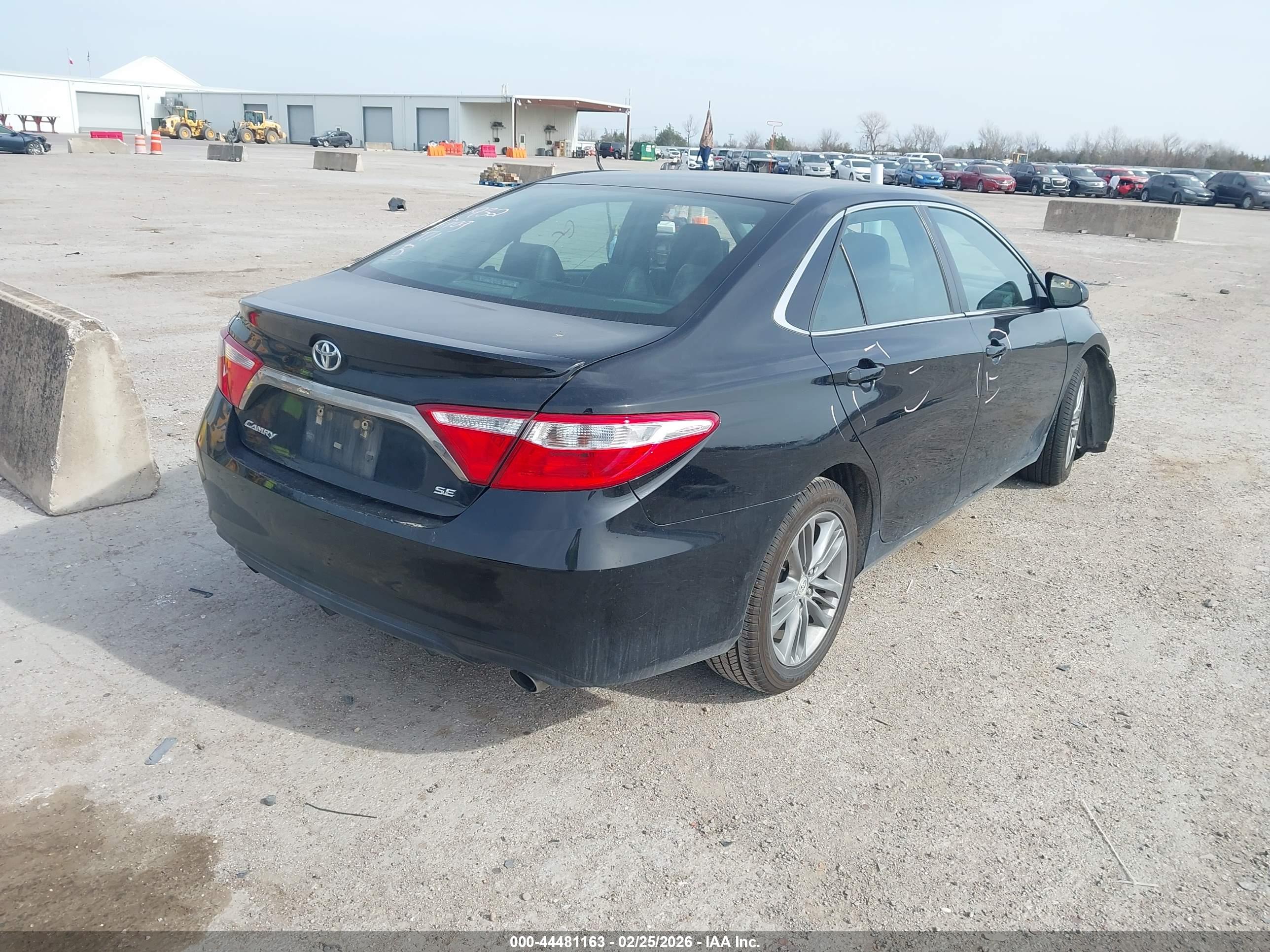 TOYOTA CAMRY image 4