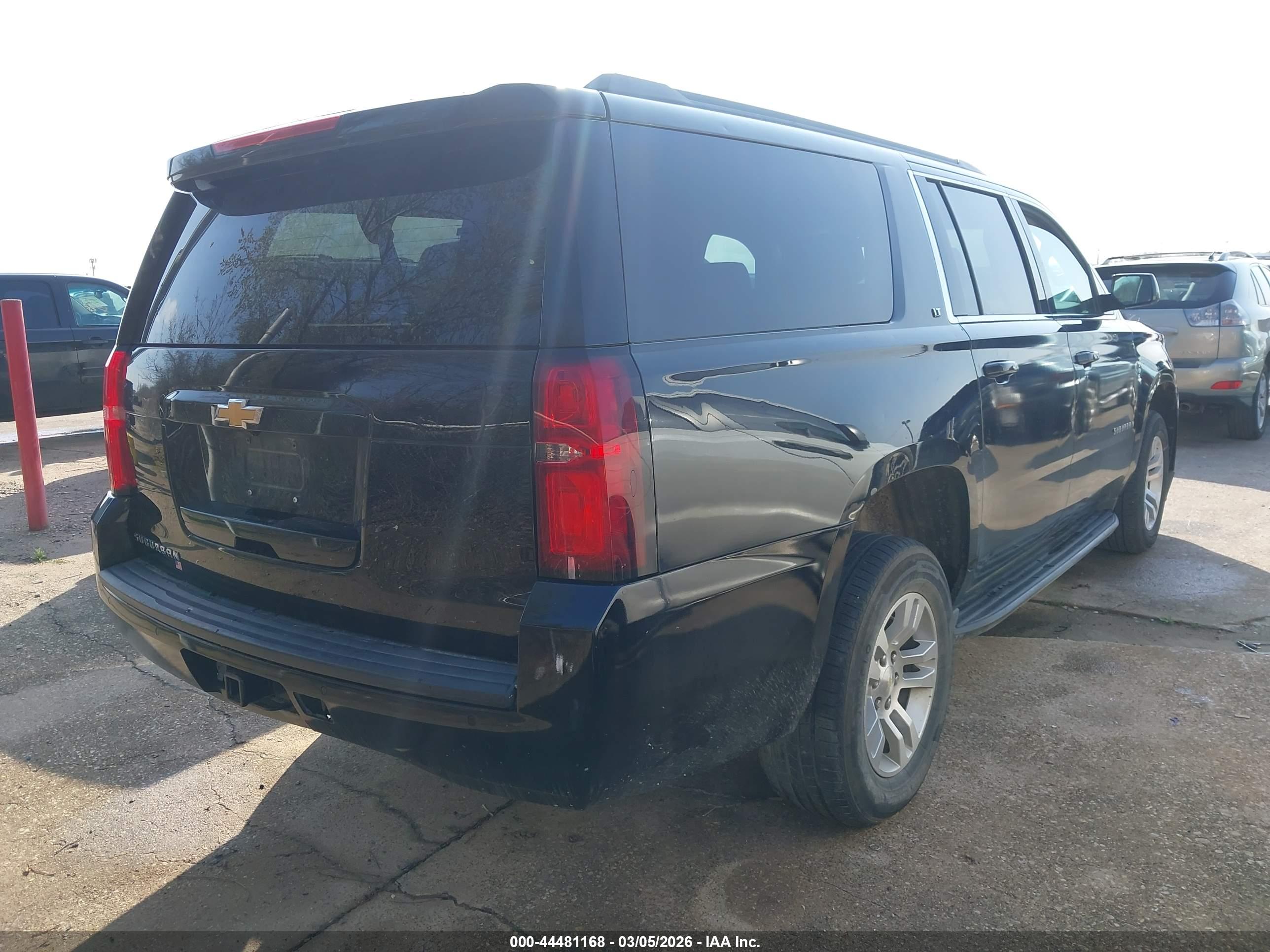 CHEVROLET SUBURBAN image 4
