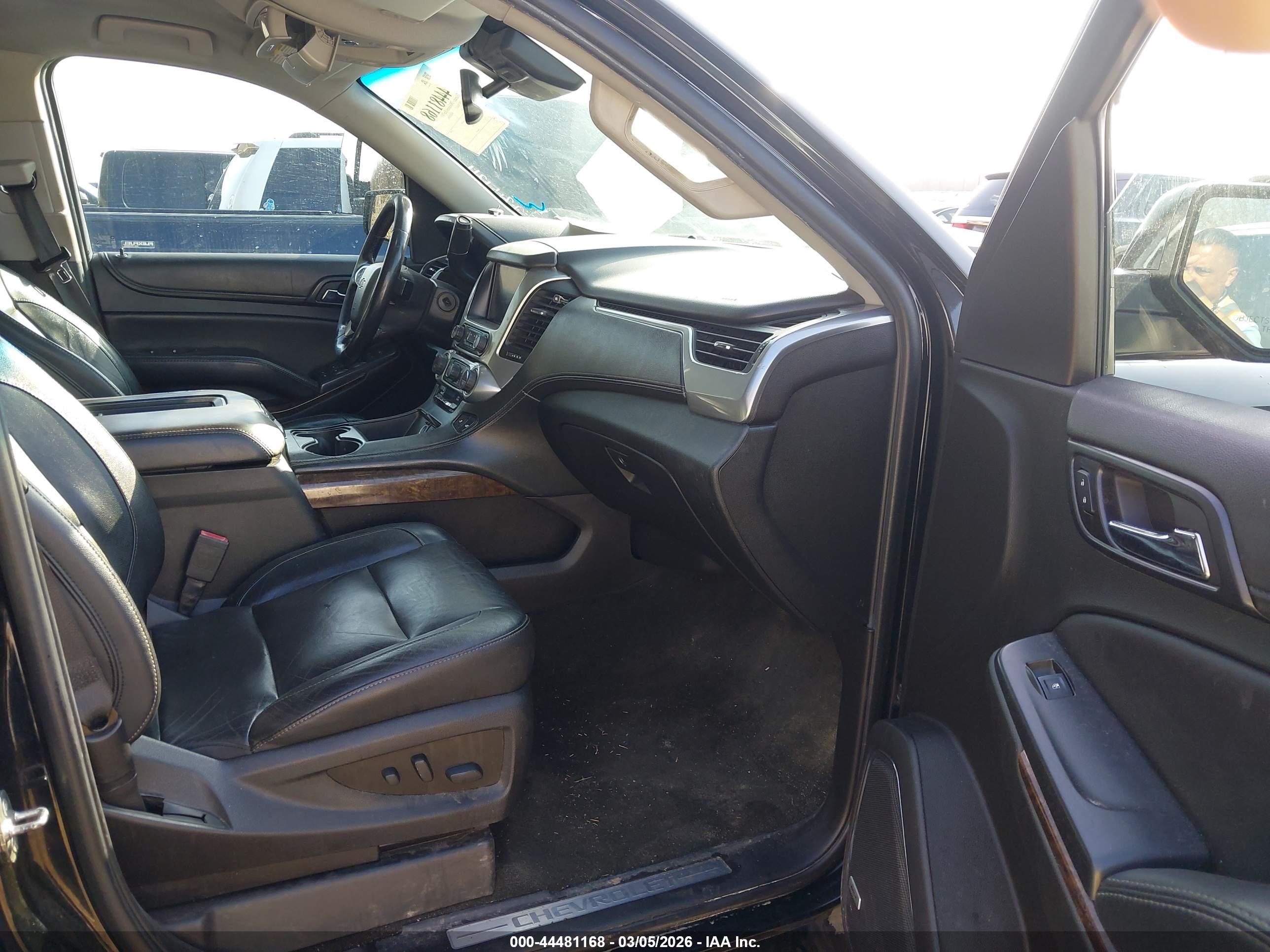 CHEVROLET SUBURBAN image 5