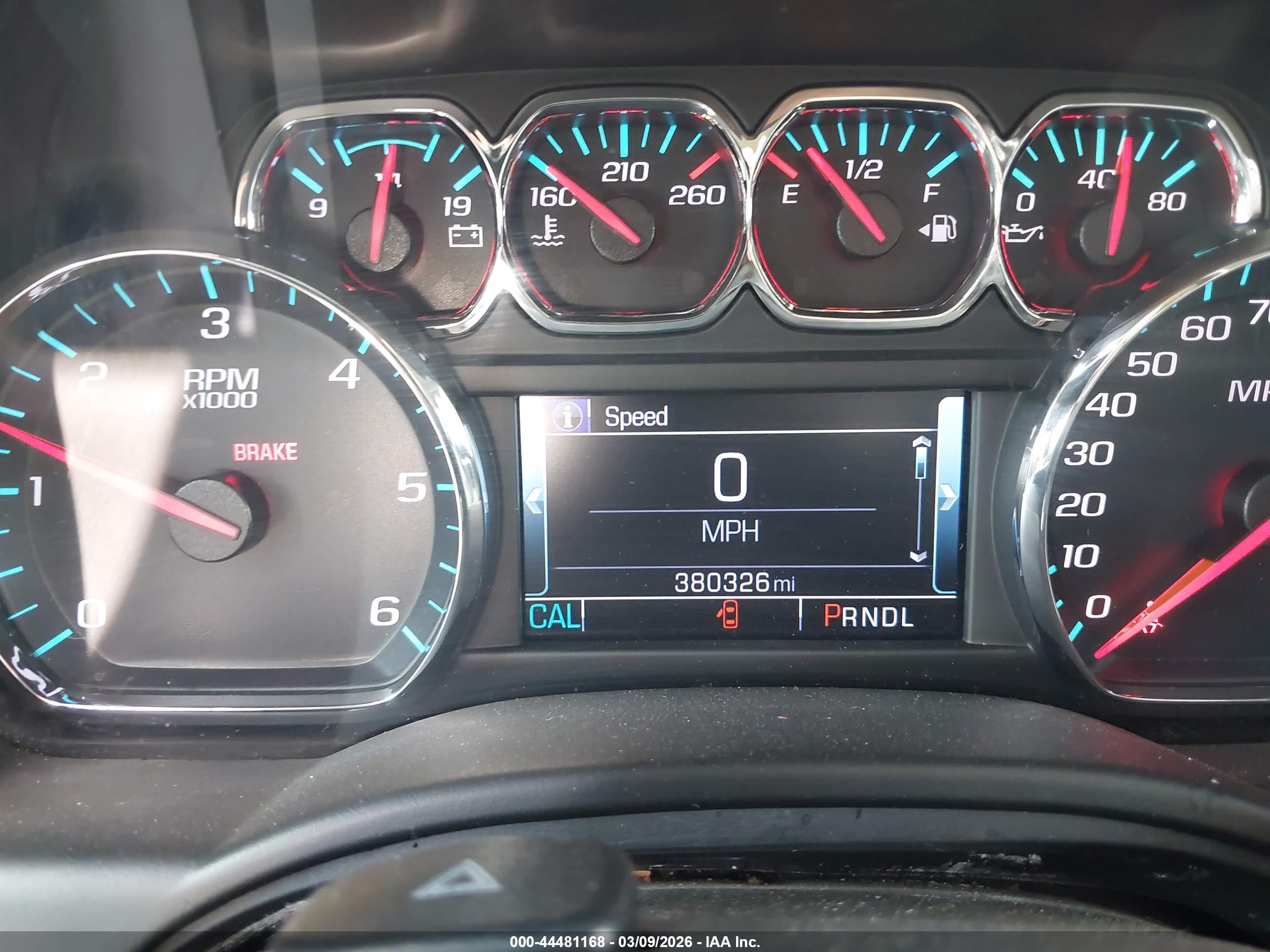 CHEVROLET SUBURBAN image 7