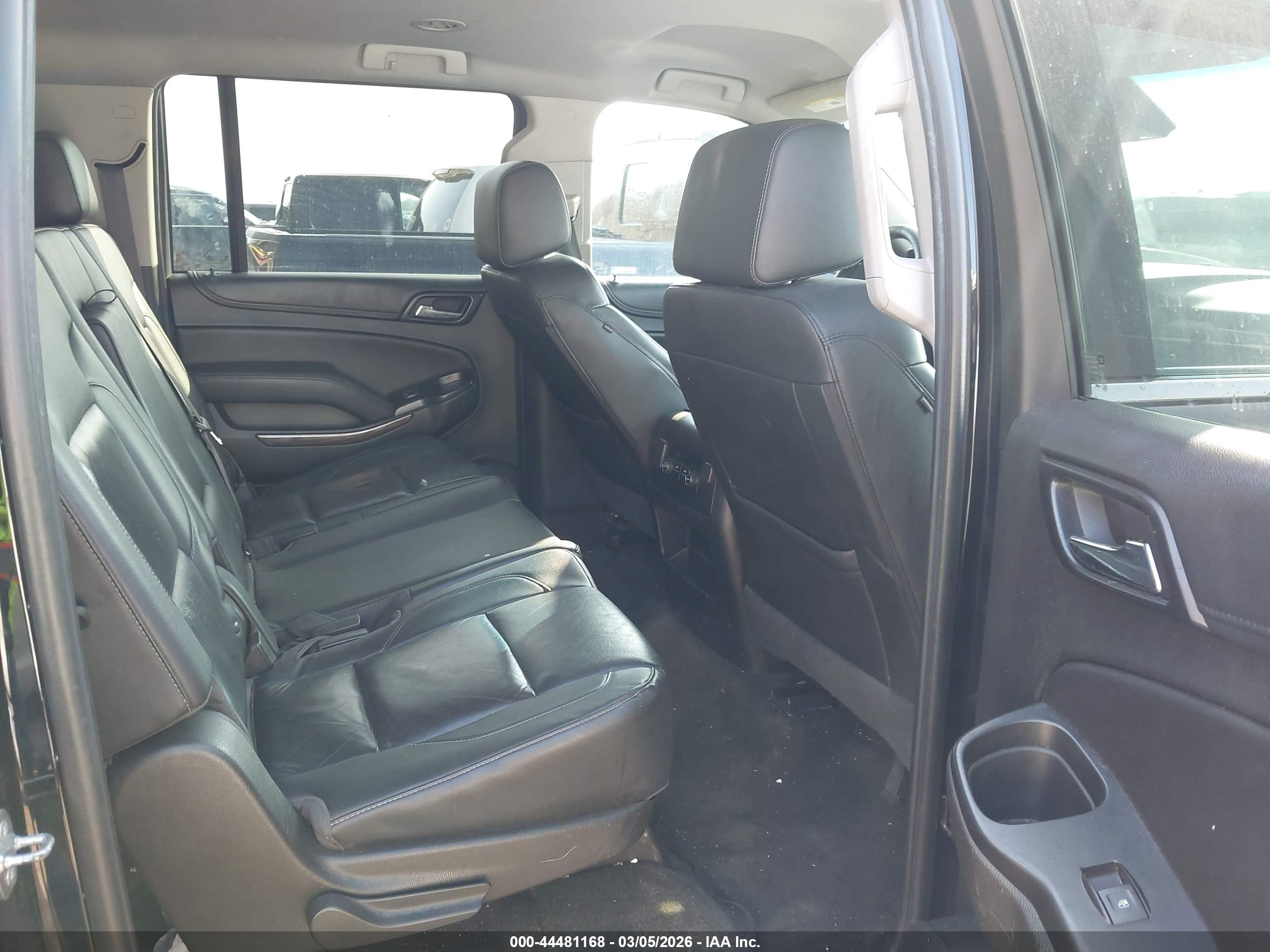 CHEVROLET SUBURBAN image 8