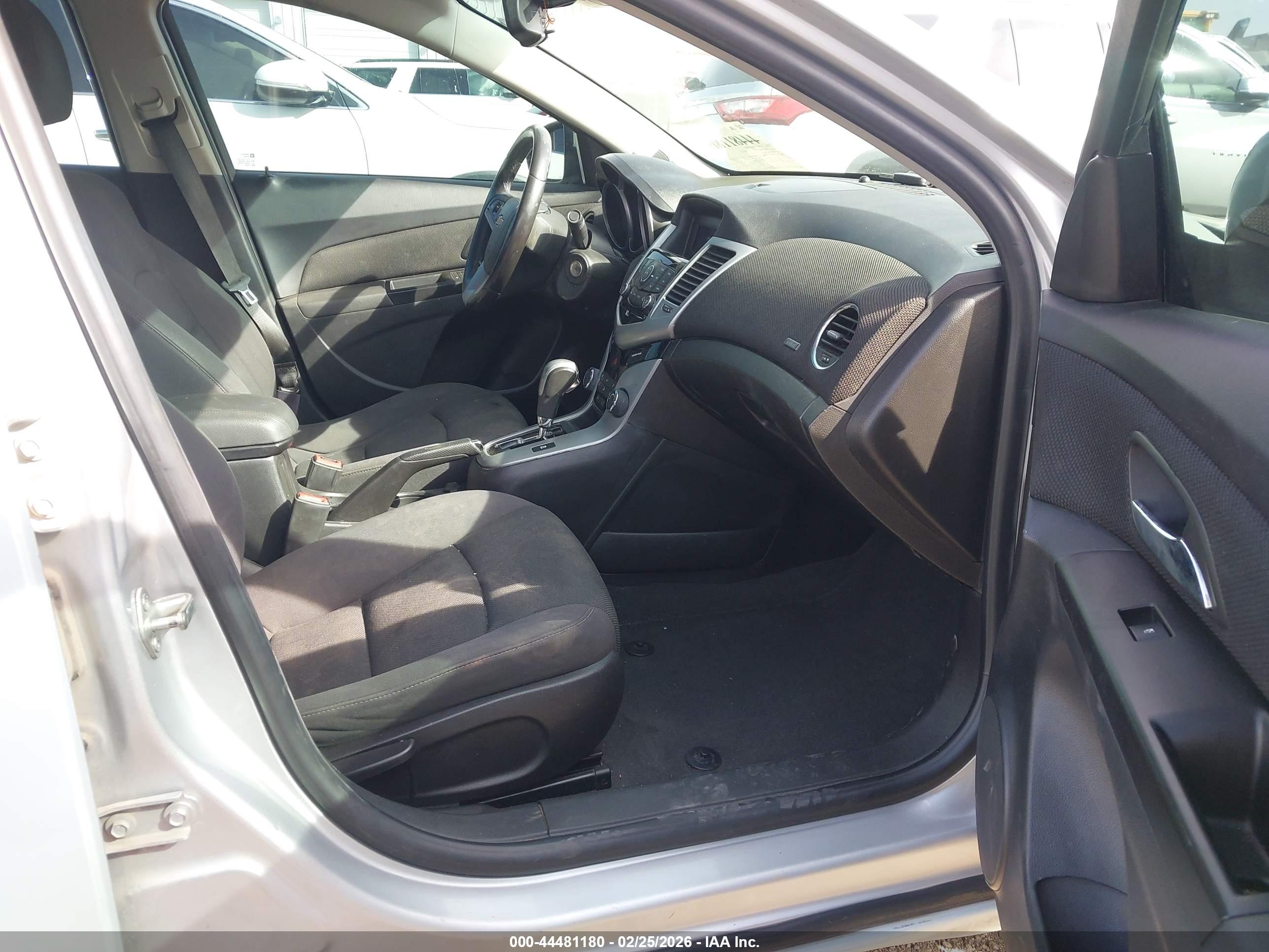 CHEVROLET CRUZE image 5