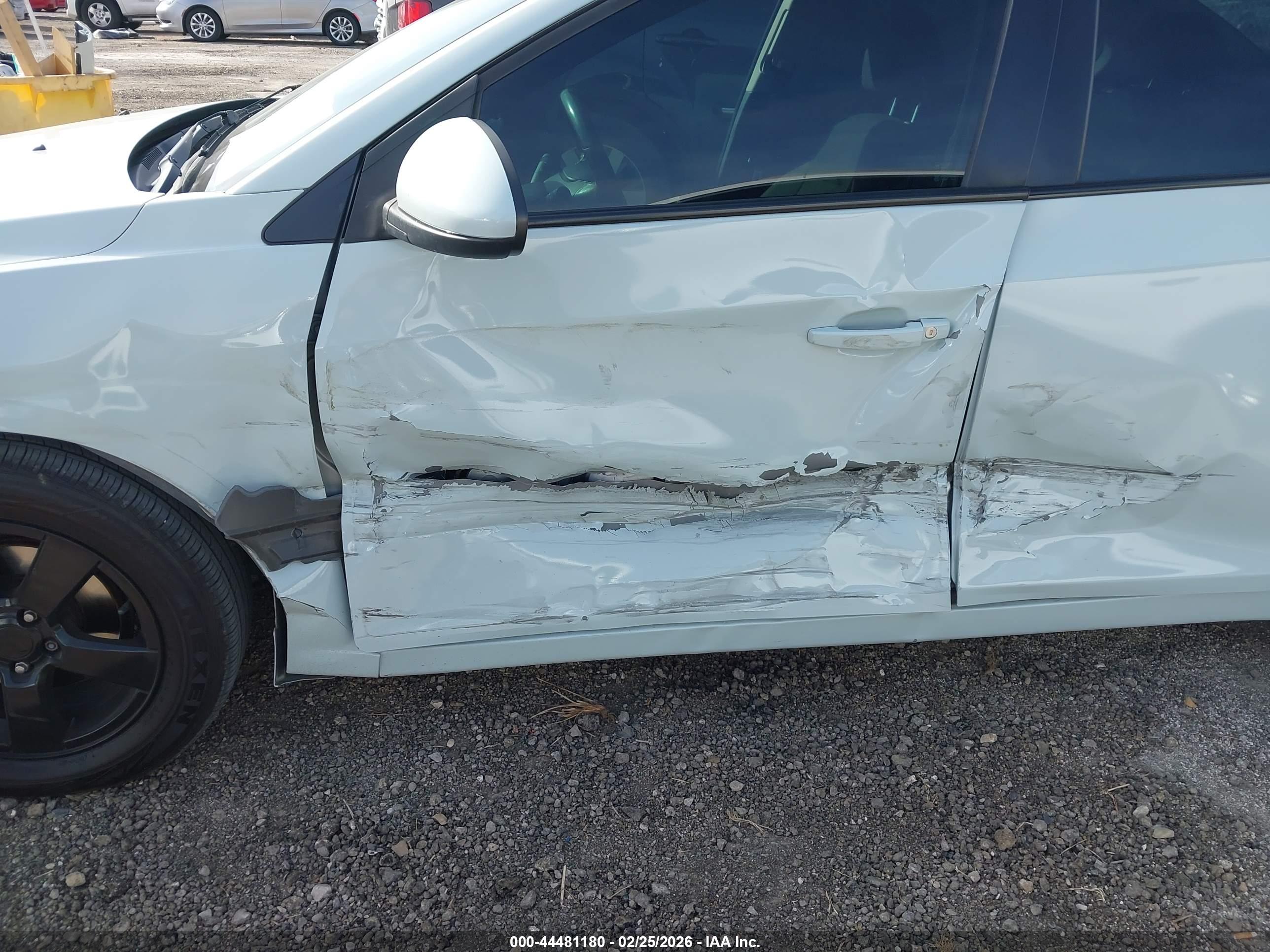 CHEVROLET CRUZE image 6