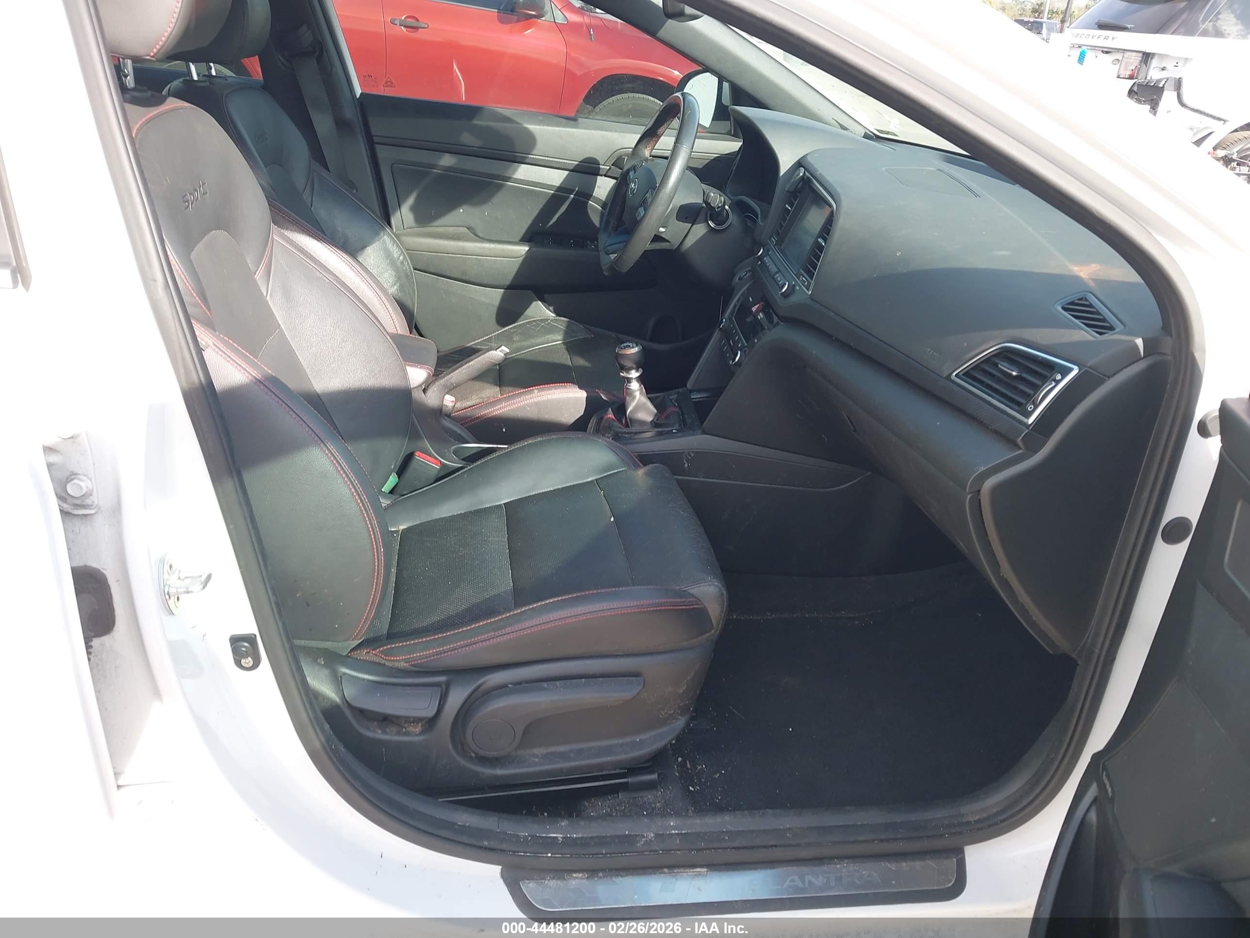 HYUNDAI ELANTRA image 5