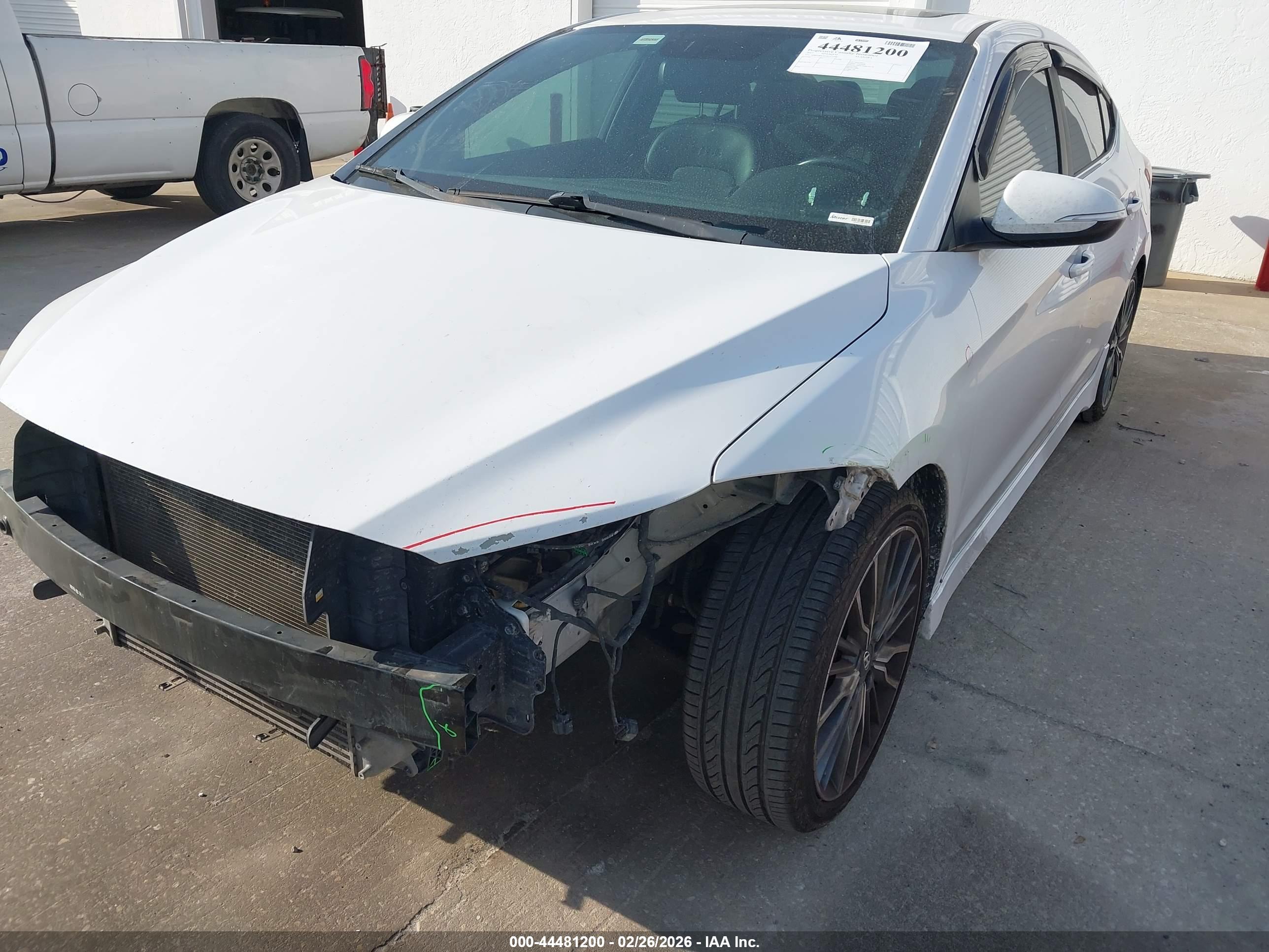 HYUNDAI ELANTRA image 6