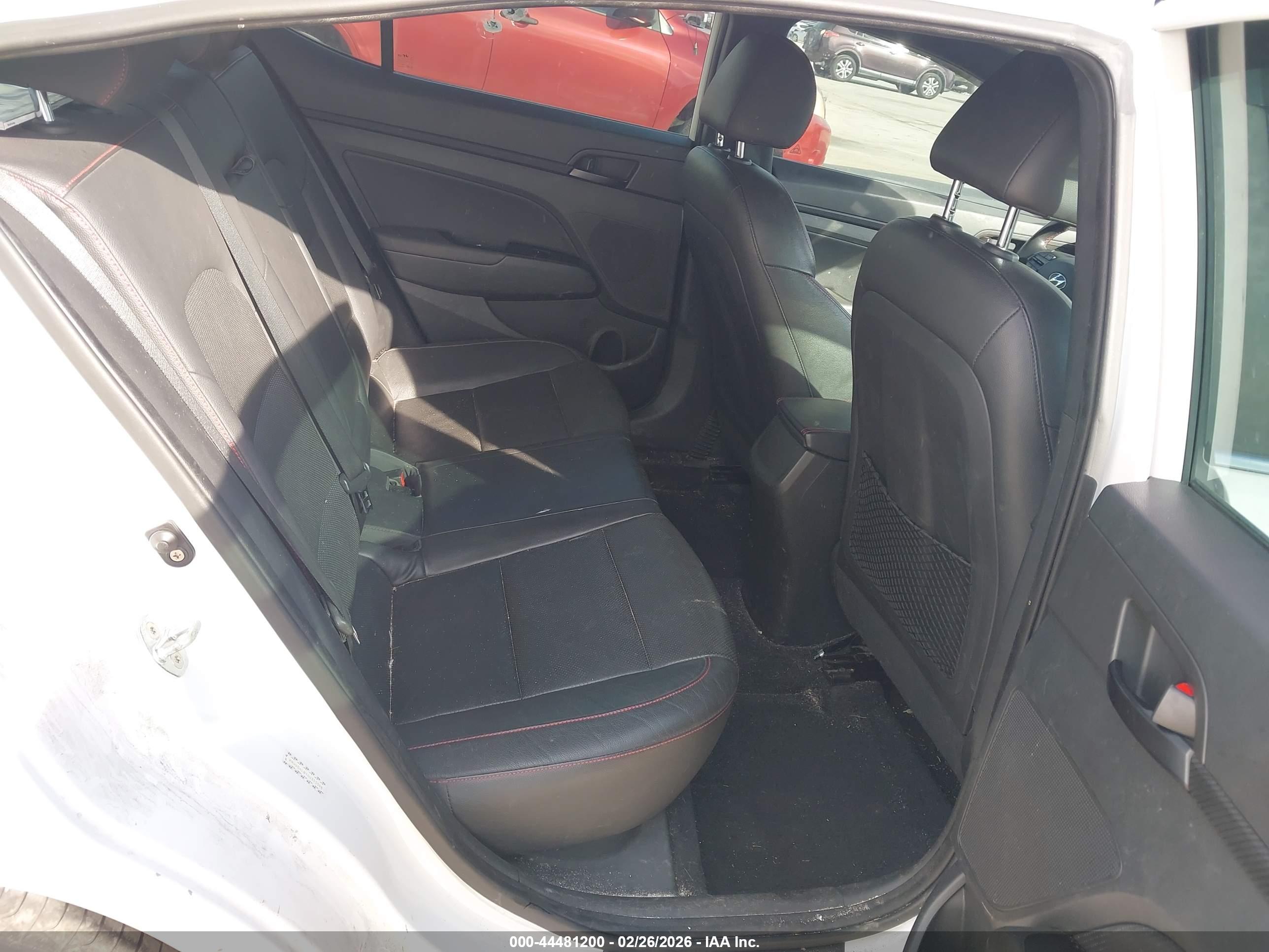 HYUNDAI ELANTRA image 8