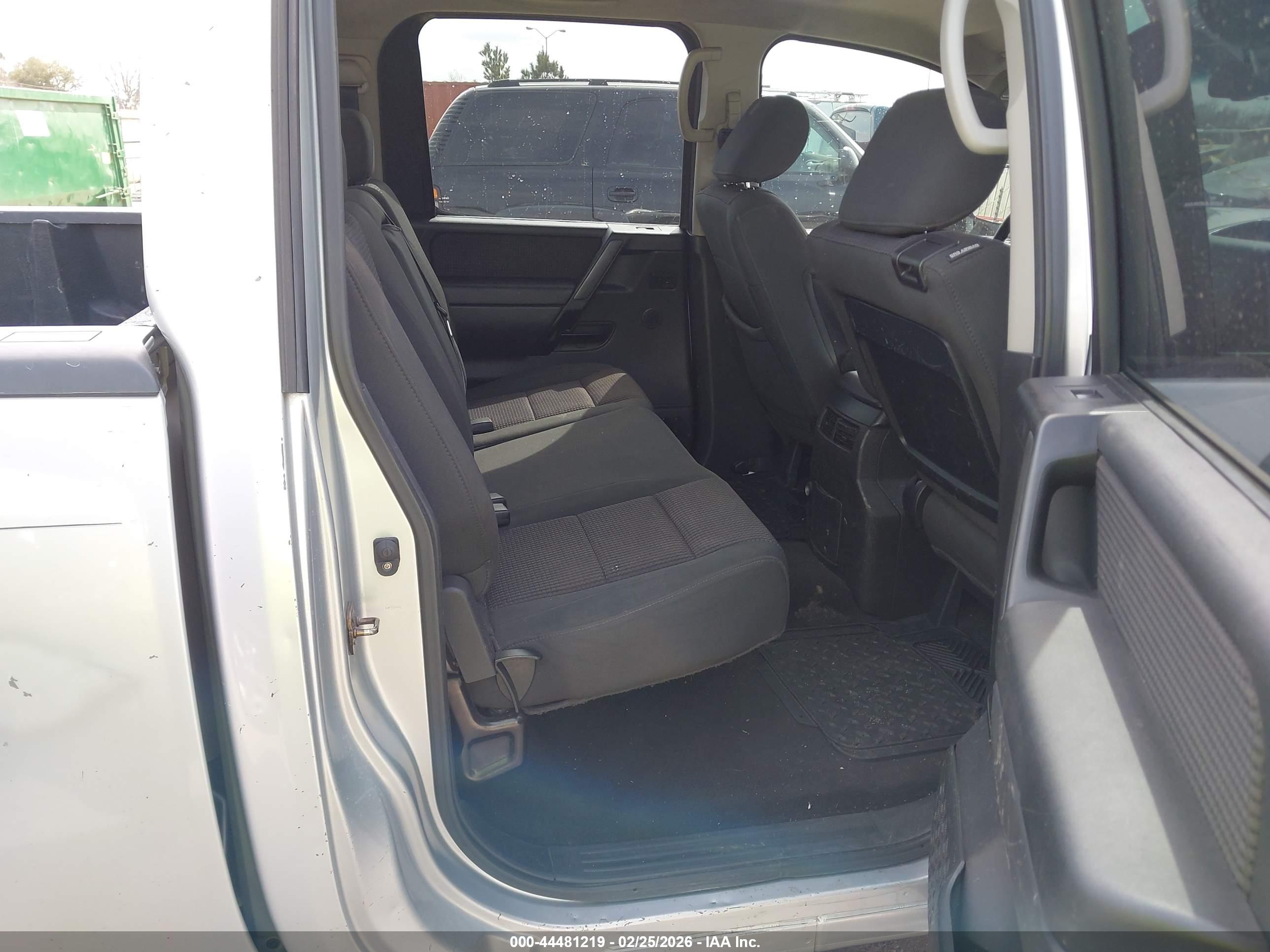 NISSAN TITAN image 8