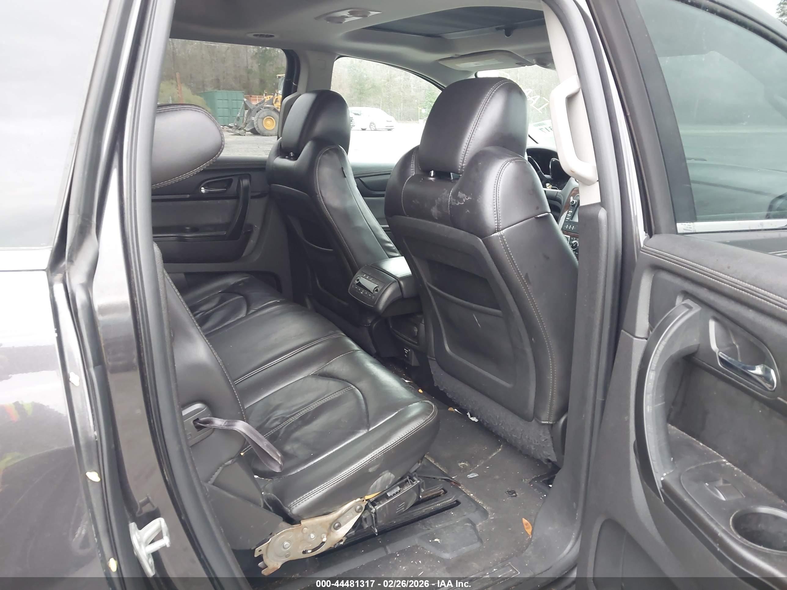 CHEVROLET TRAVERSE image 8