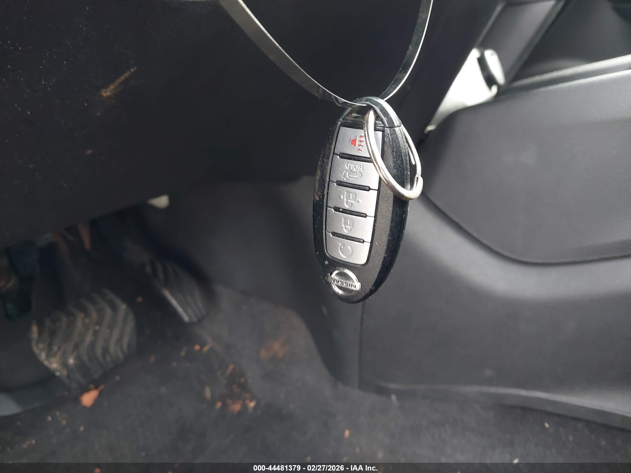 NISSAN ROGUE image 11