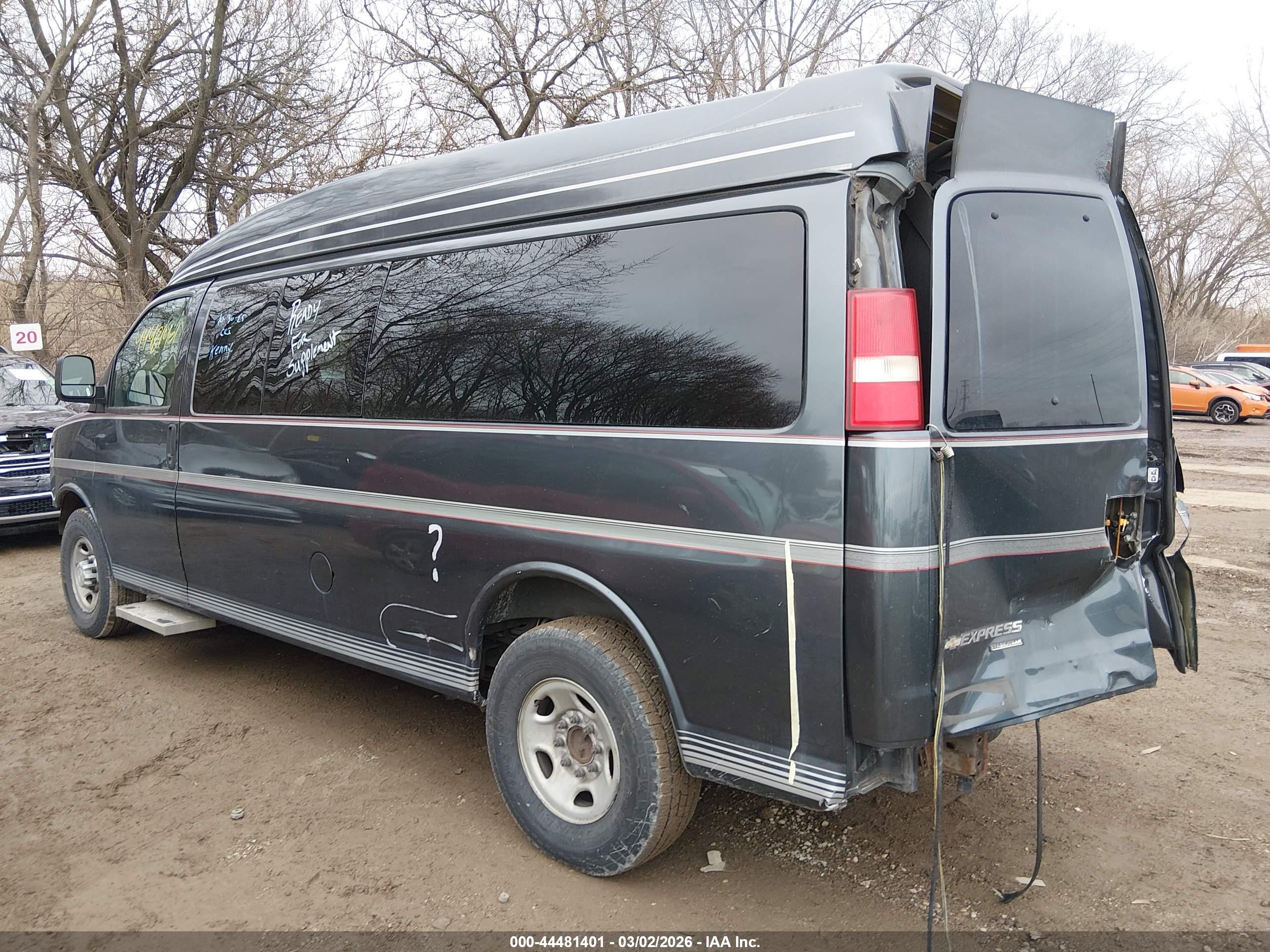 CHEVROLET EXPRESS image 3