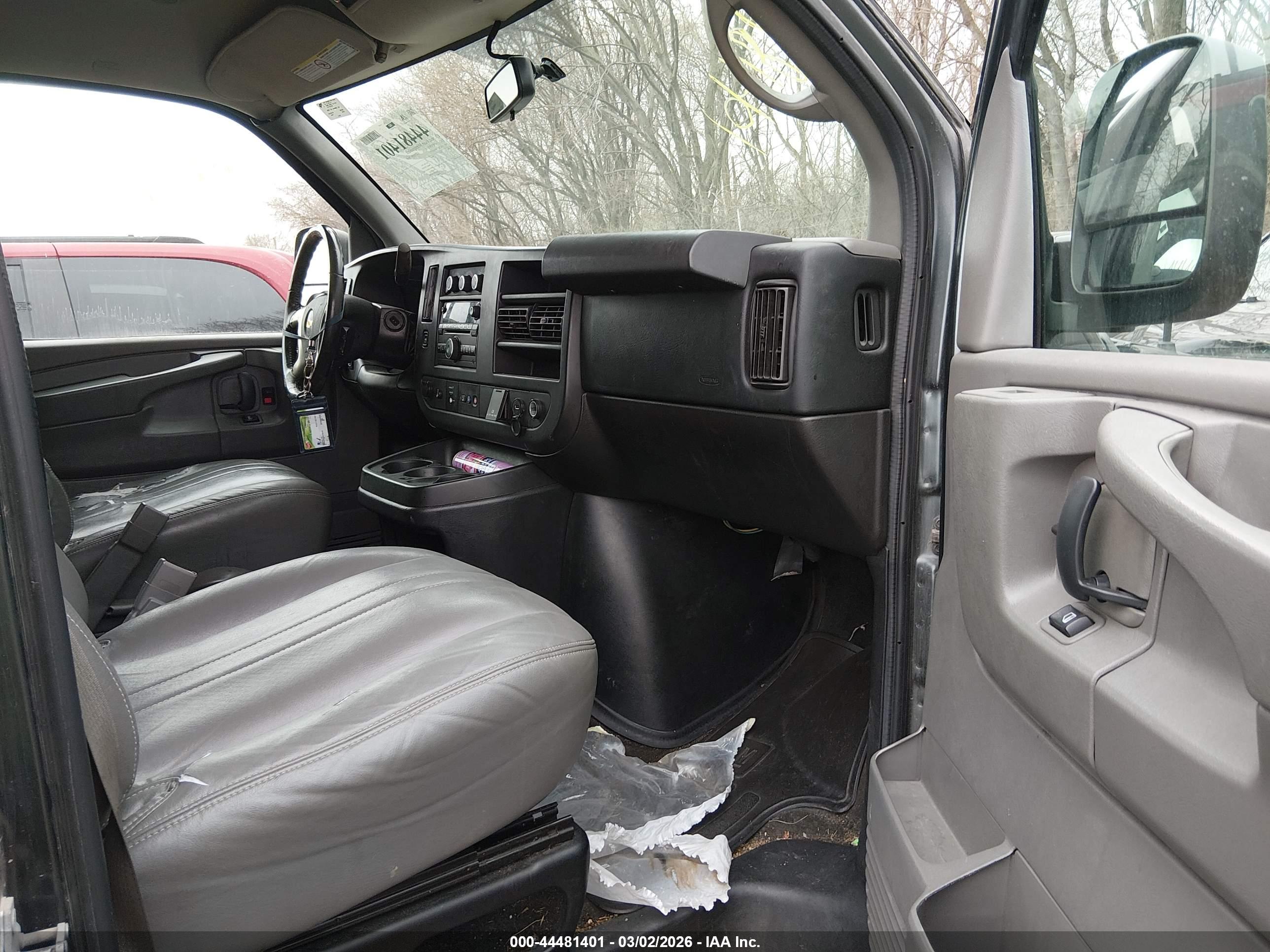 CHEVROLET EXPRESS image 5