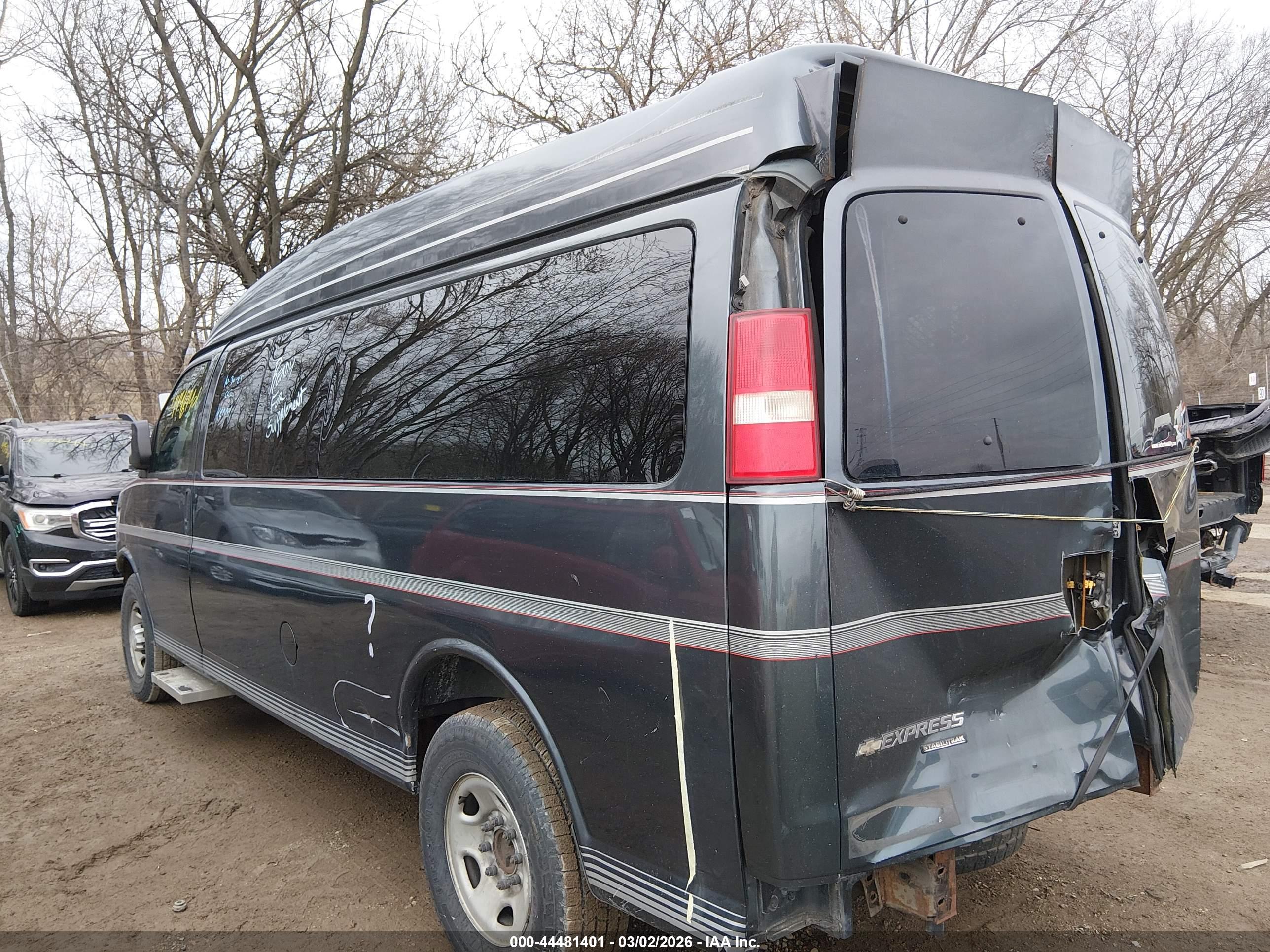 CHEVROLET EXPRESS image 6