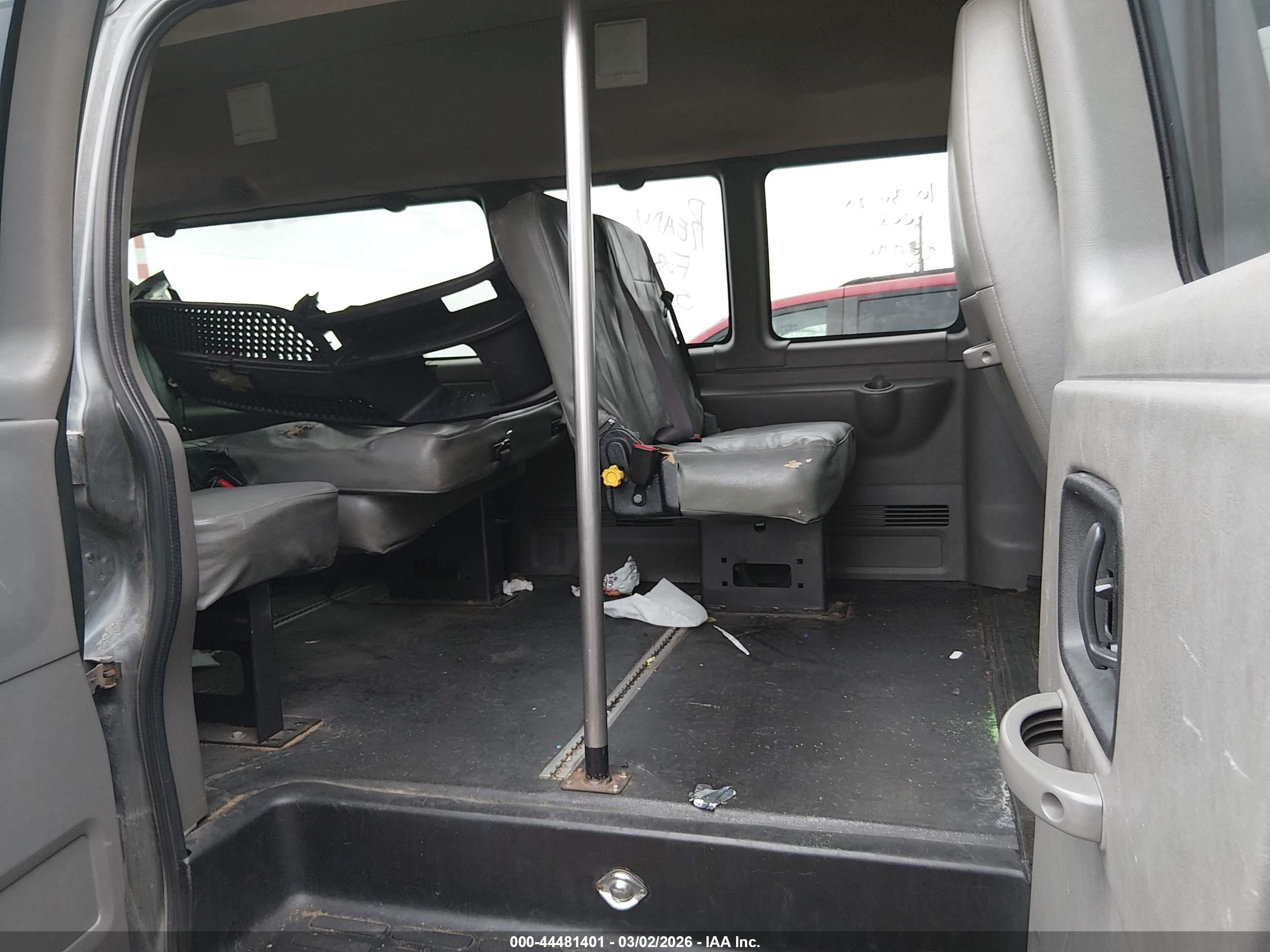 CHEVROLET EXPRESS image 8