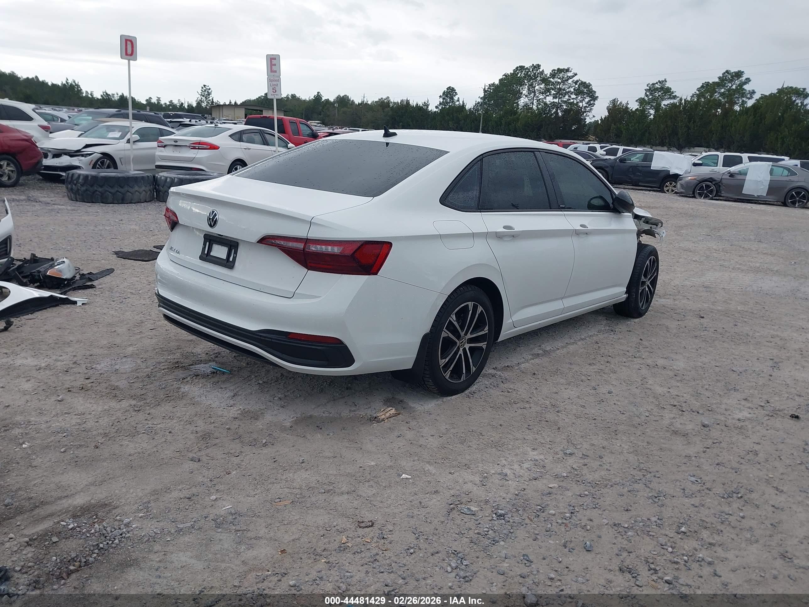 VOLKSWAGEN JETTA image 4