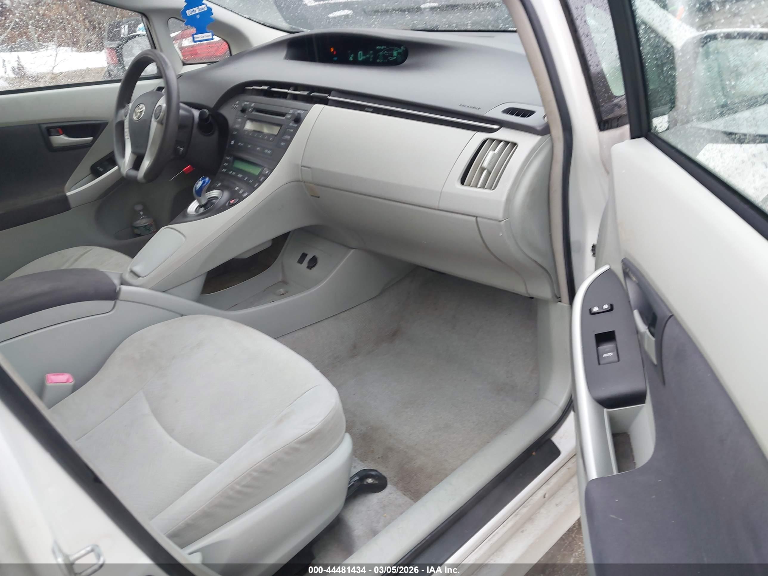 TOYOTA PRIUS image 5