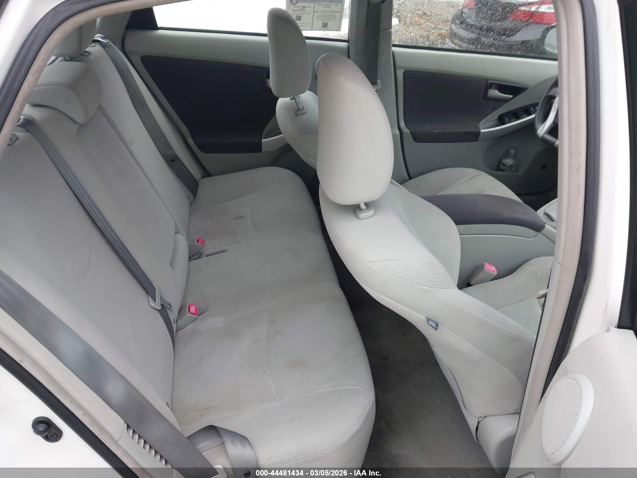 TOYOTA PRIUS image 8