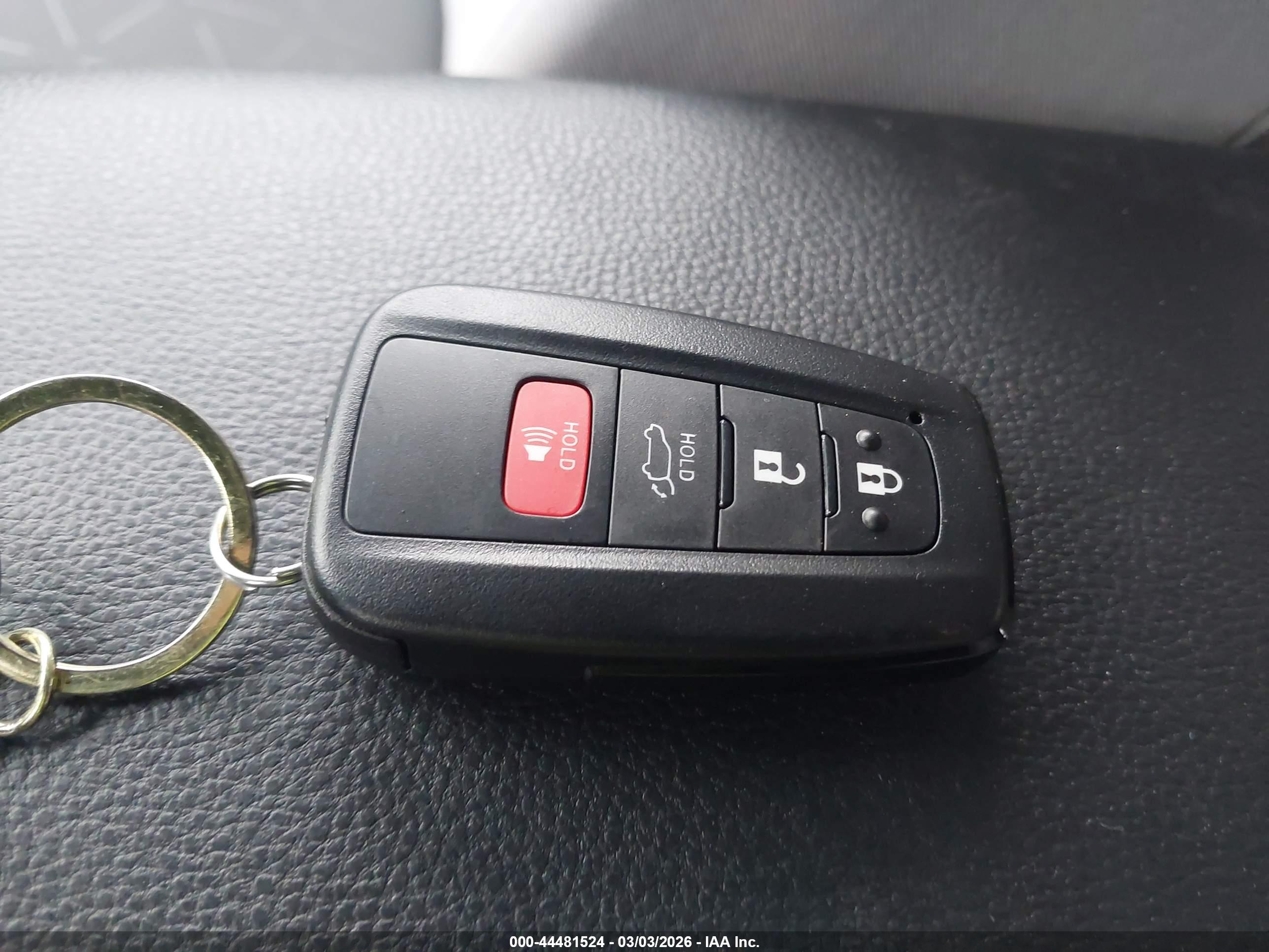 TOYOTA RAV4 image 11