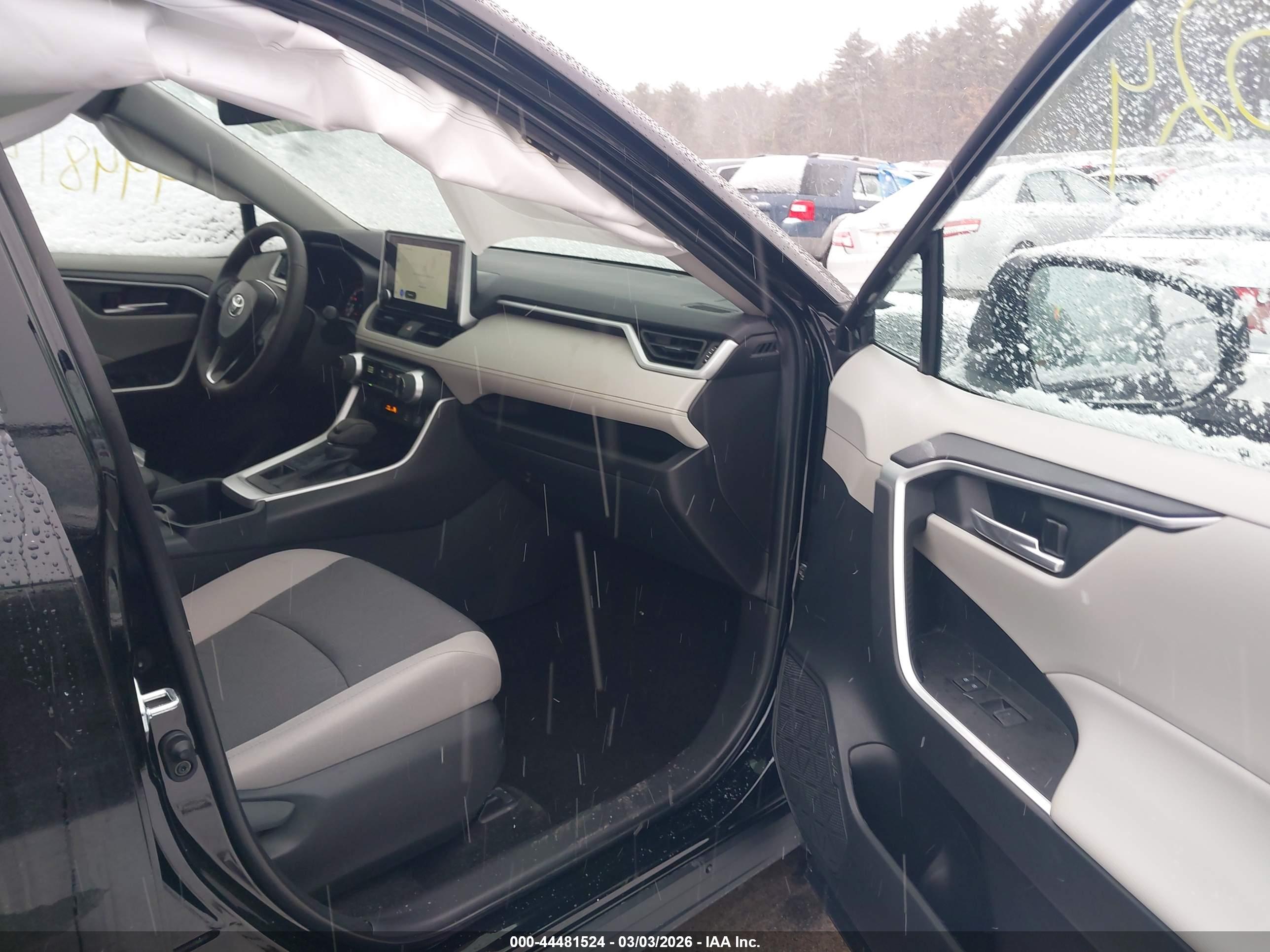 TOYOTA RAV4 image 5