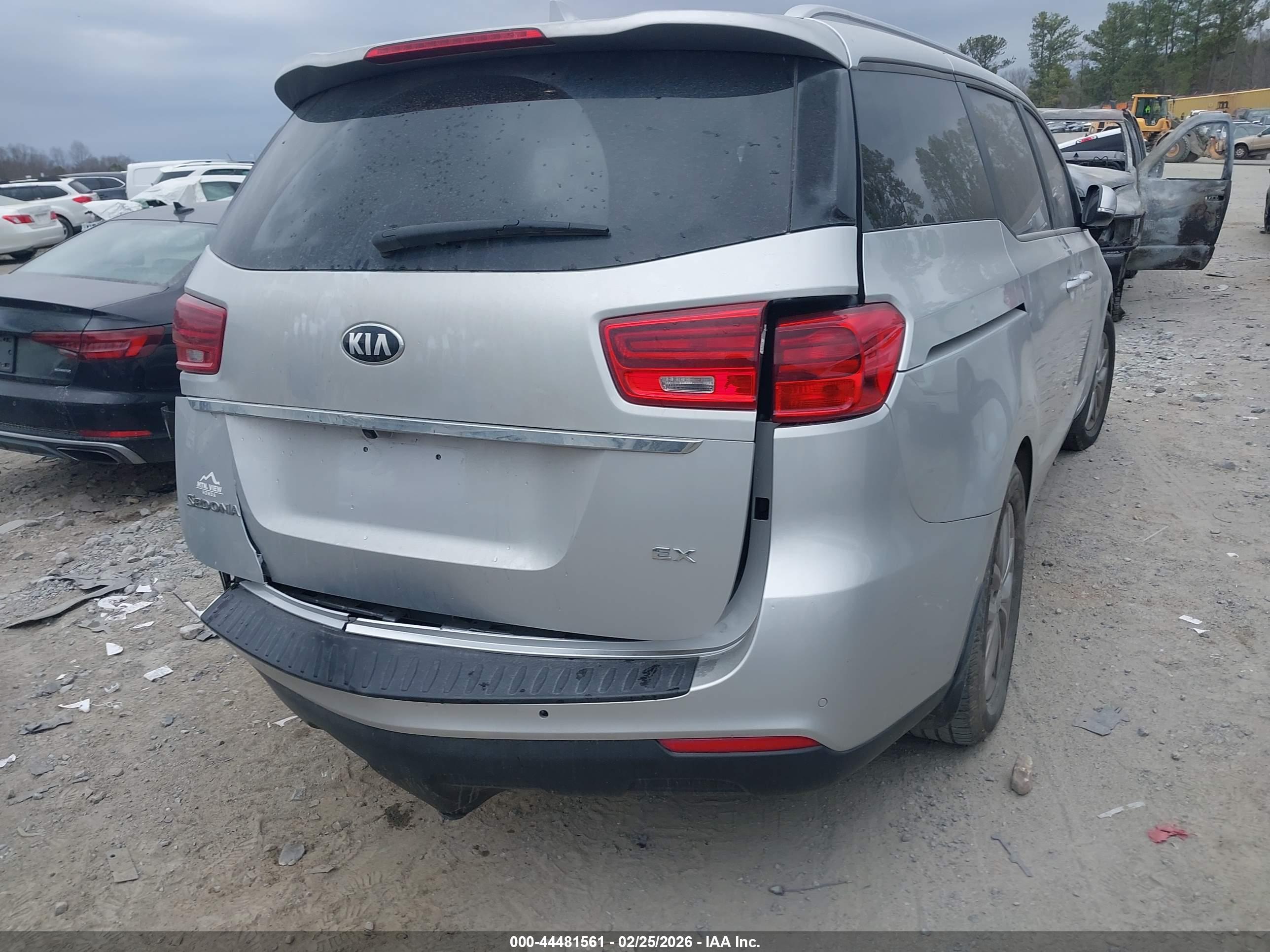 KIA SEDONA image 4