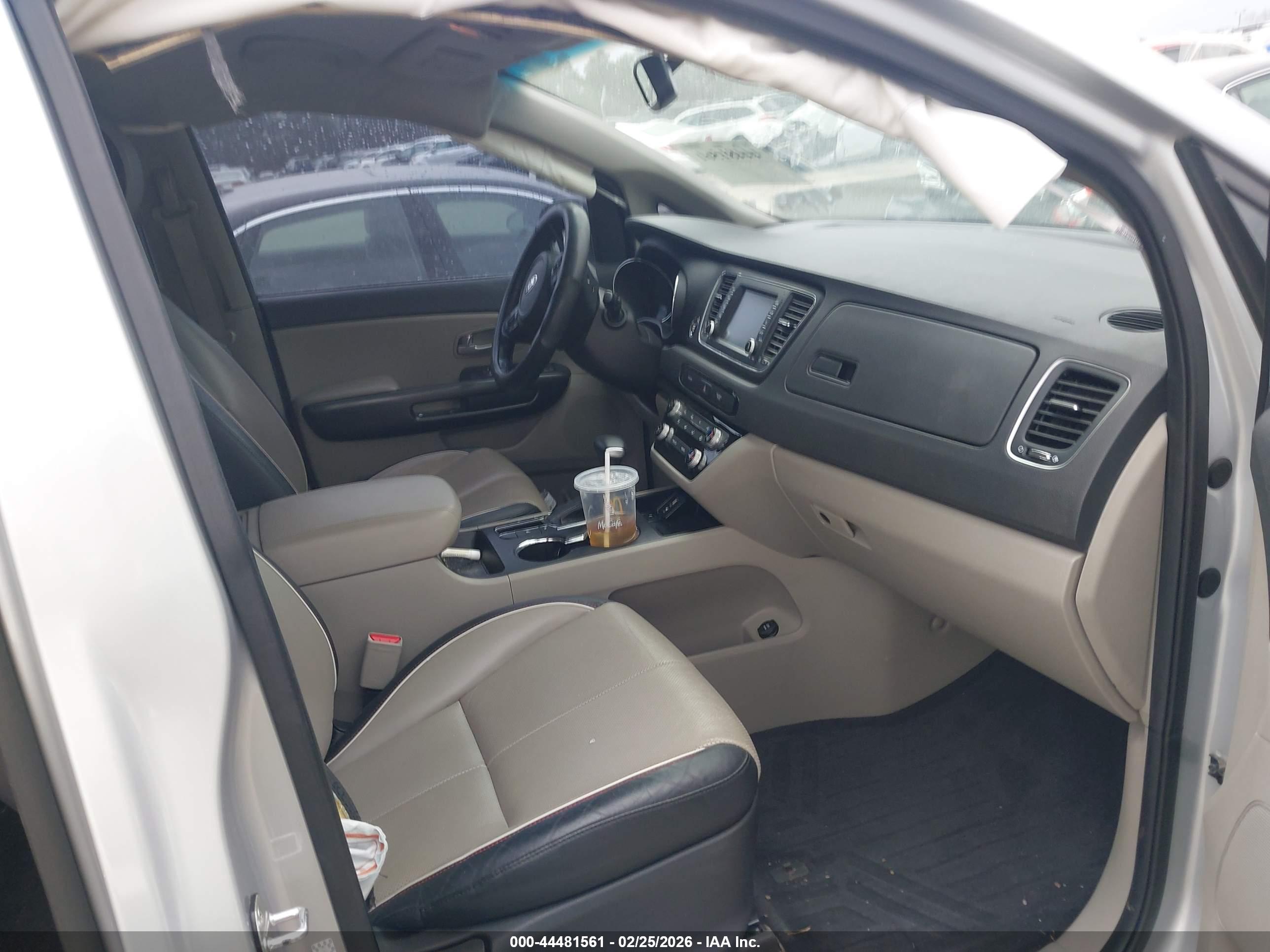 KIA SEDONA image 5