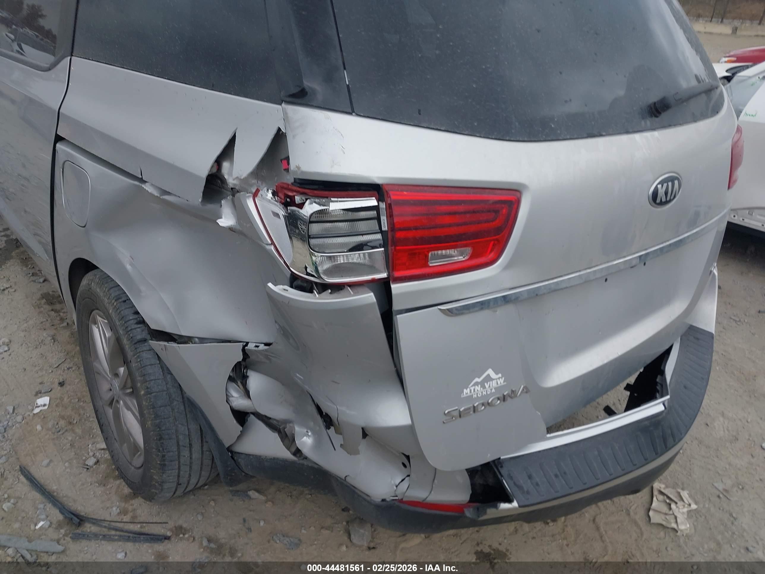 KIA SEDONA image 6