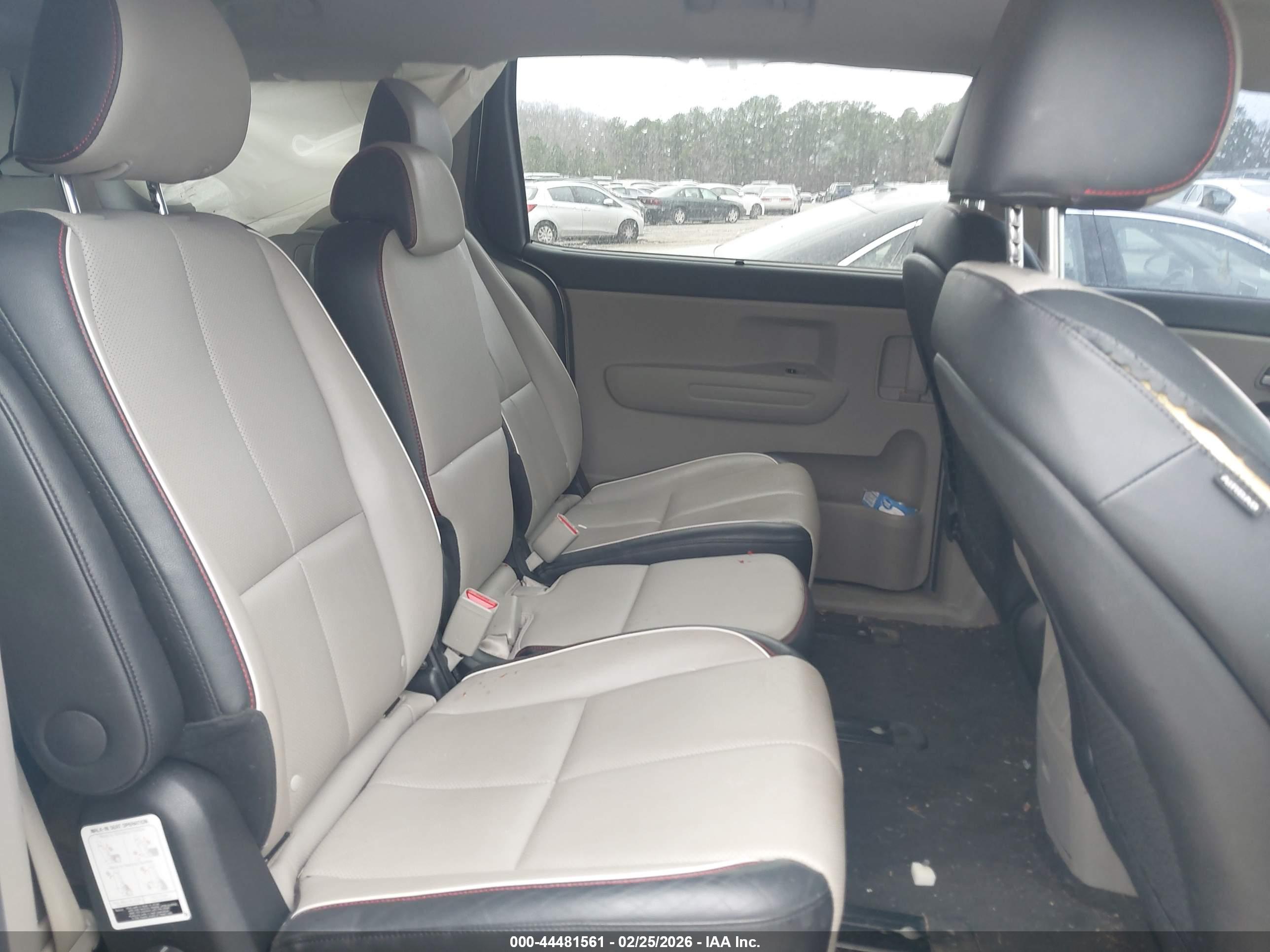 KIA SEDONA image 8