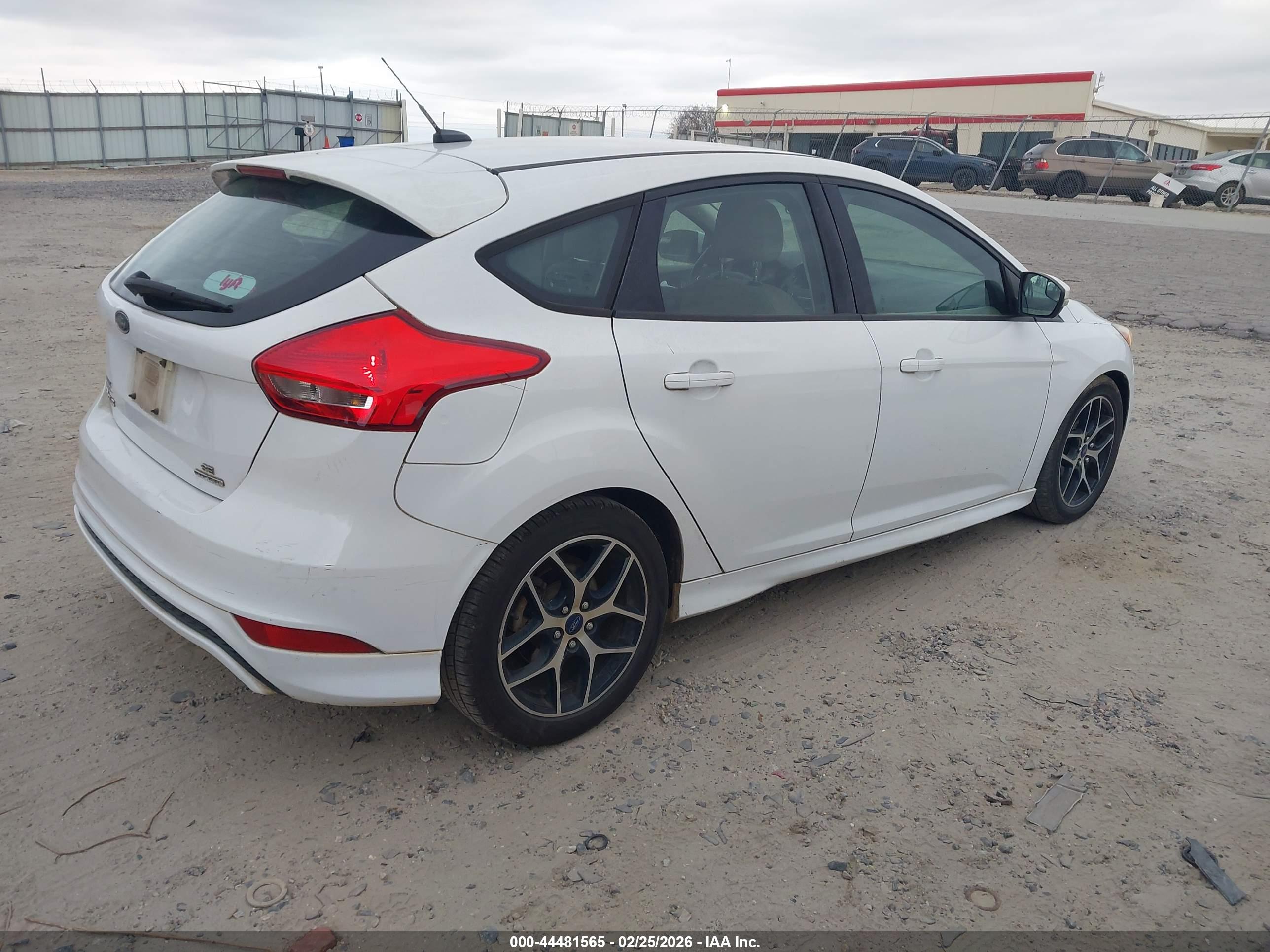 FORD FOCUS image 4